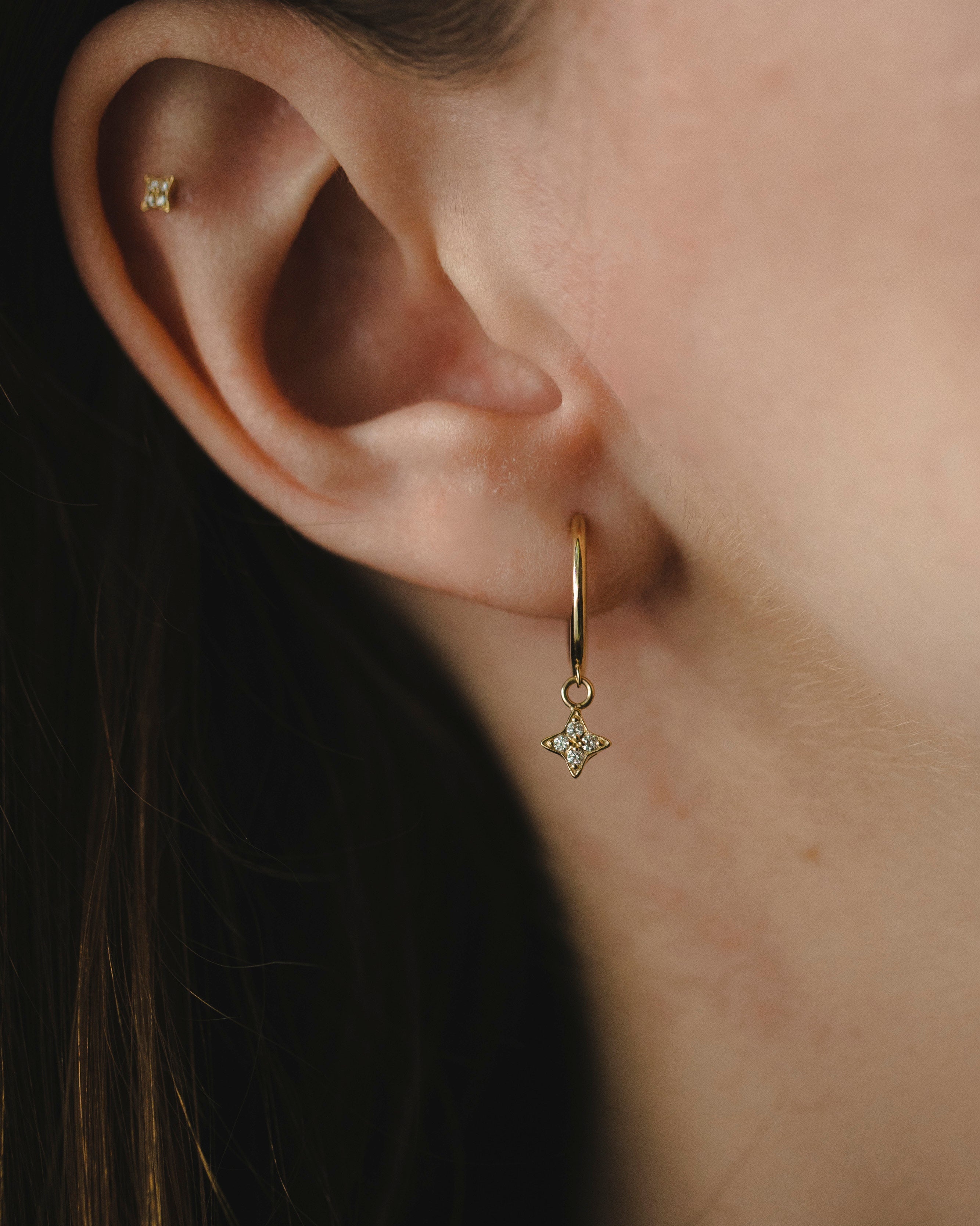 kelly hoop venus white diamond gold earring