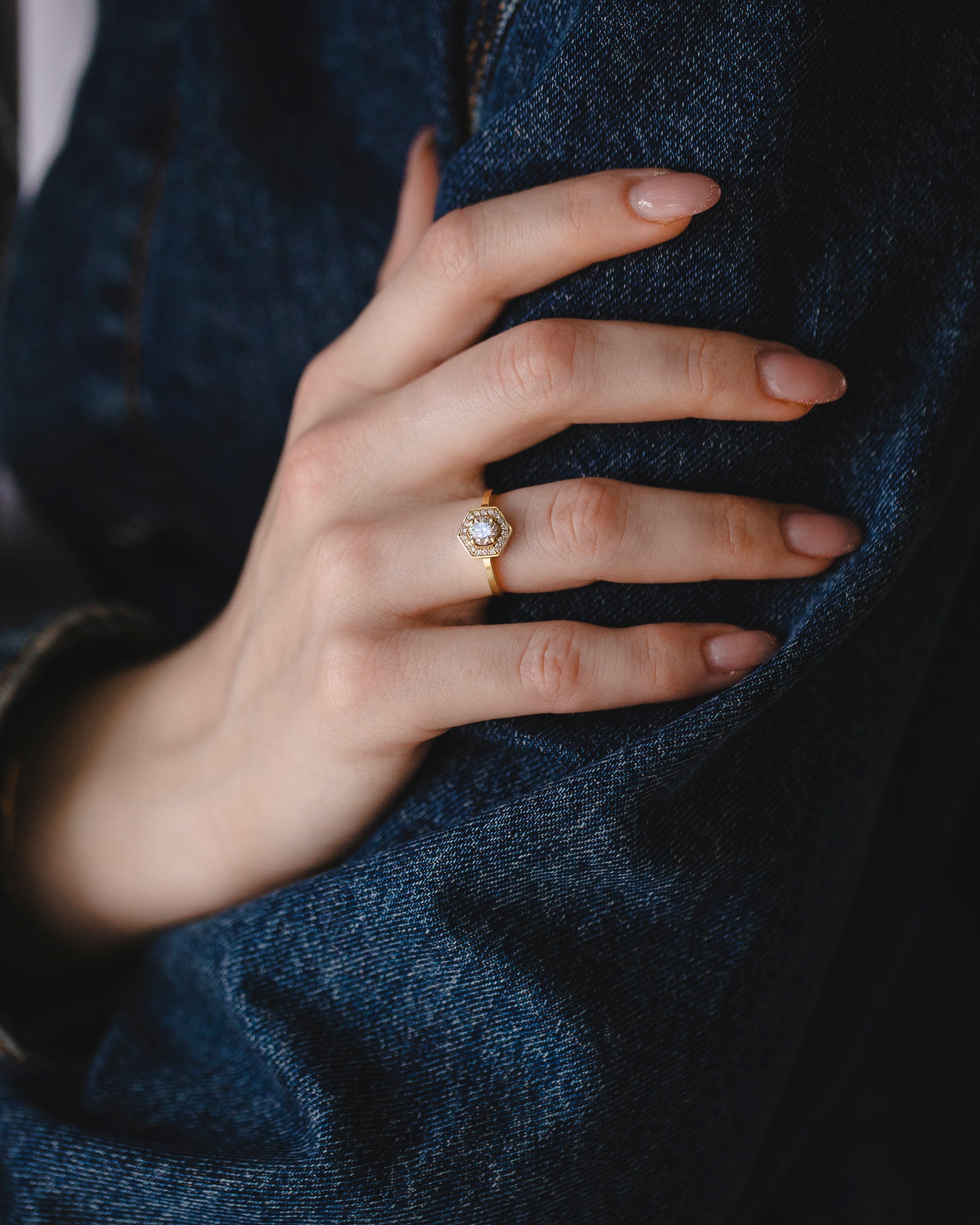 Amy Gold Ring White 5mm Diamond