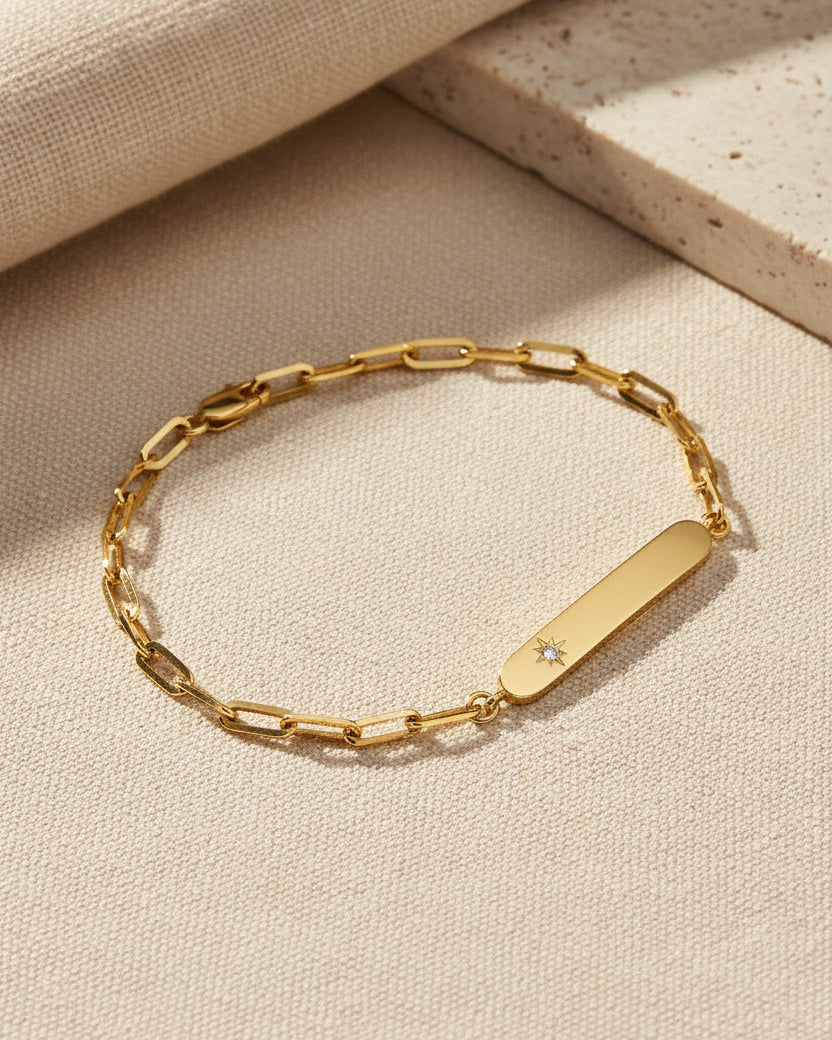 Florence Bracelet With Star setting and Staple chain