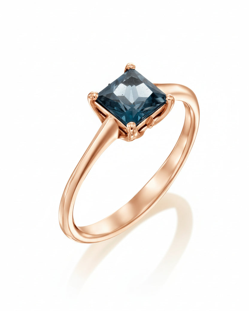 Garbo Ring With Blue Topaz
