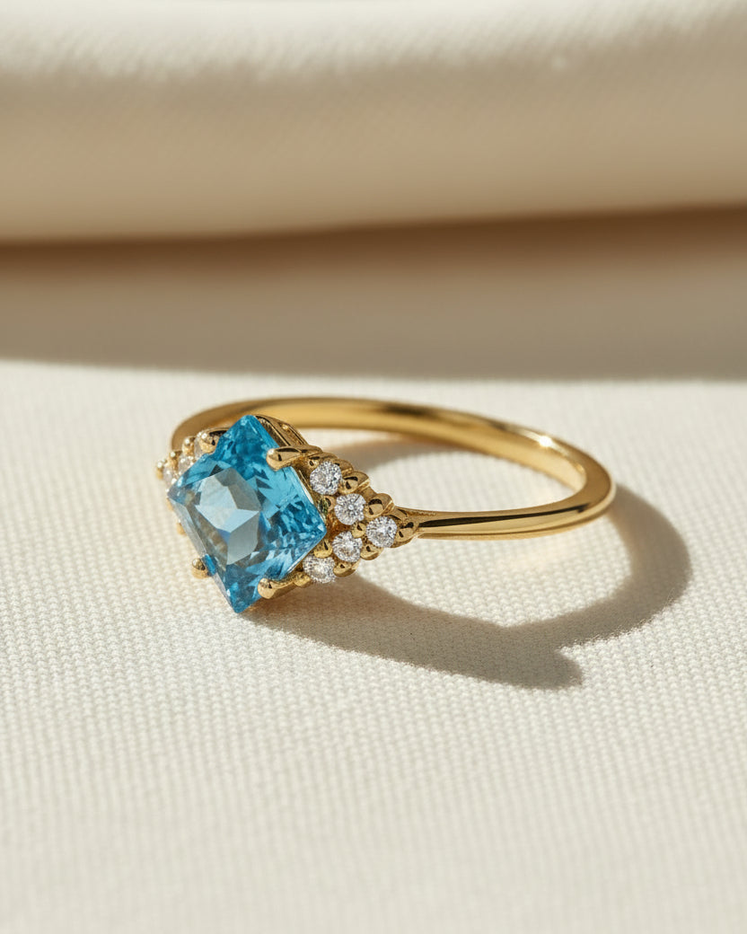 Juliette Ring With Diamonds and Blue Topaz - Swiss