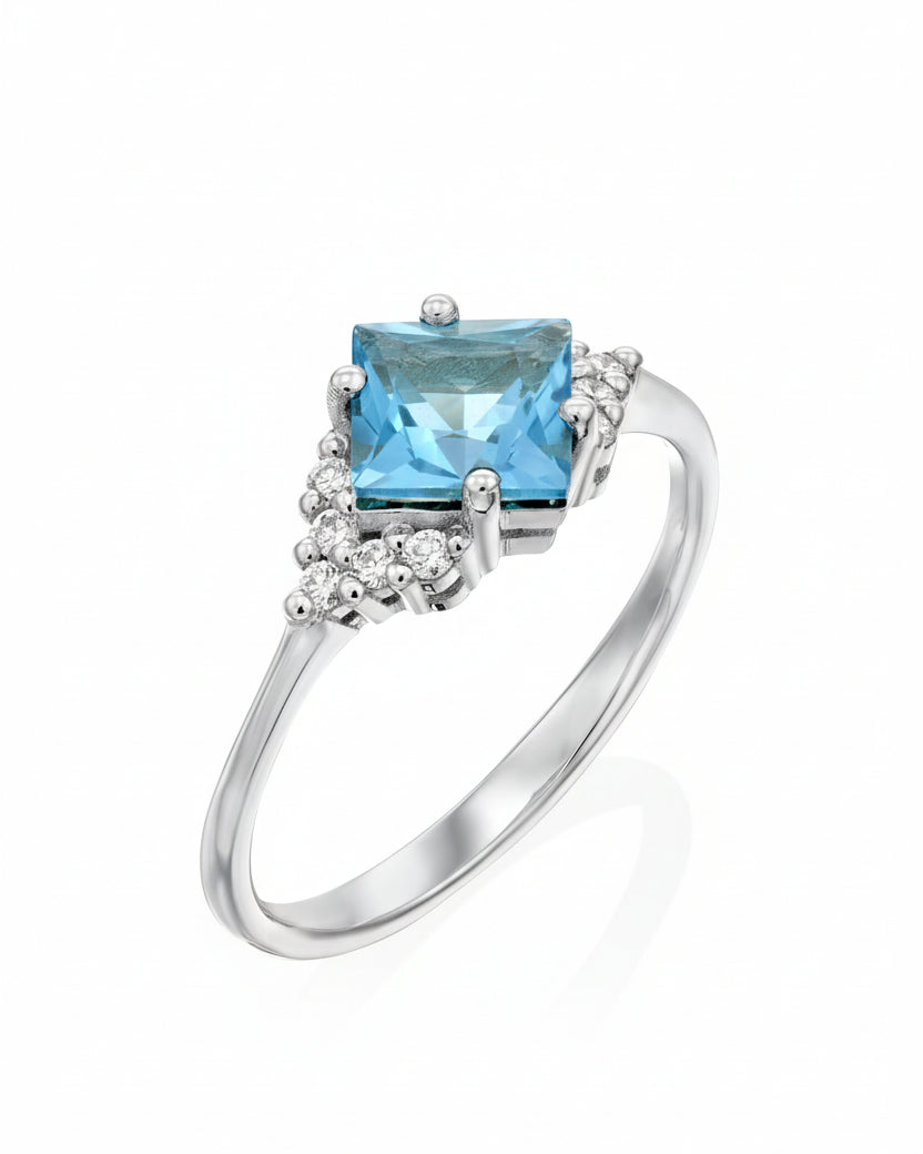 Juliette Ring With Diamonds and Blue Topaz - Swiss