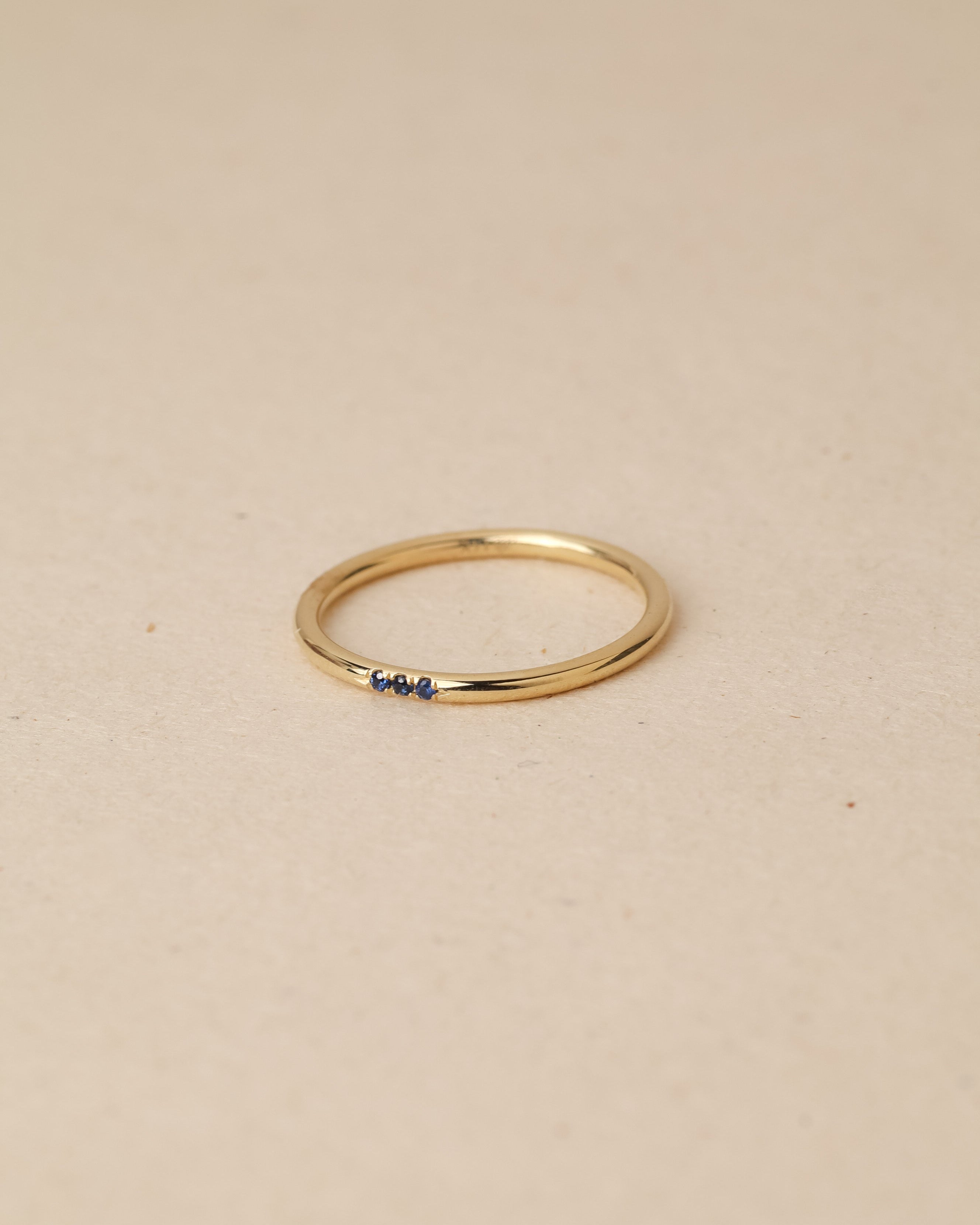Kelly Ring With 3 sapphires