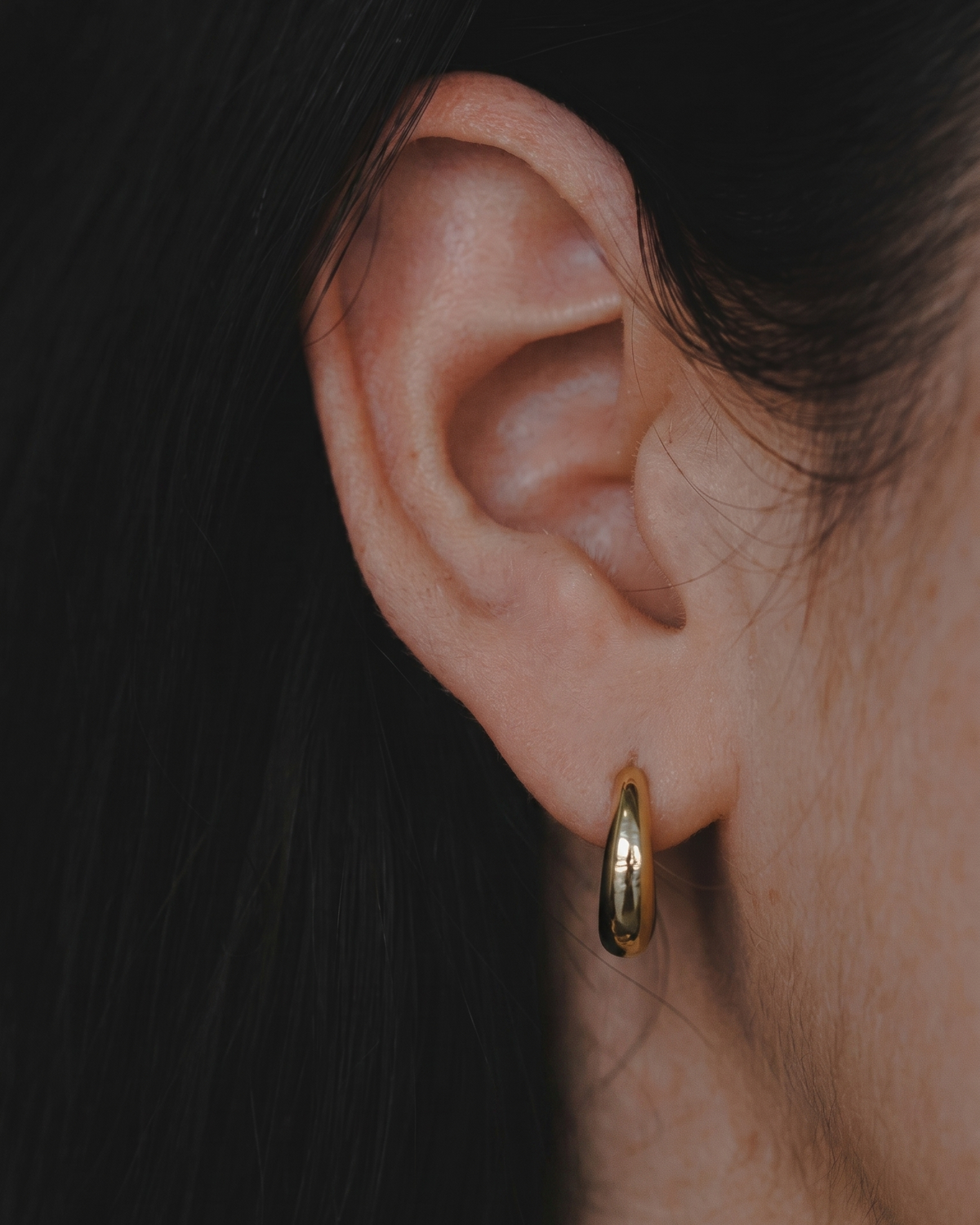 Ariana Hoop Gold Earring