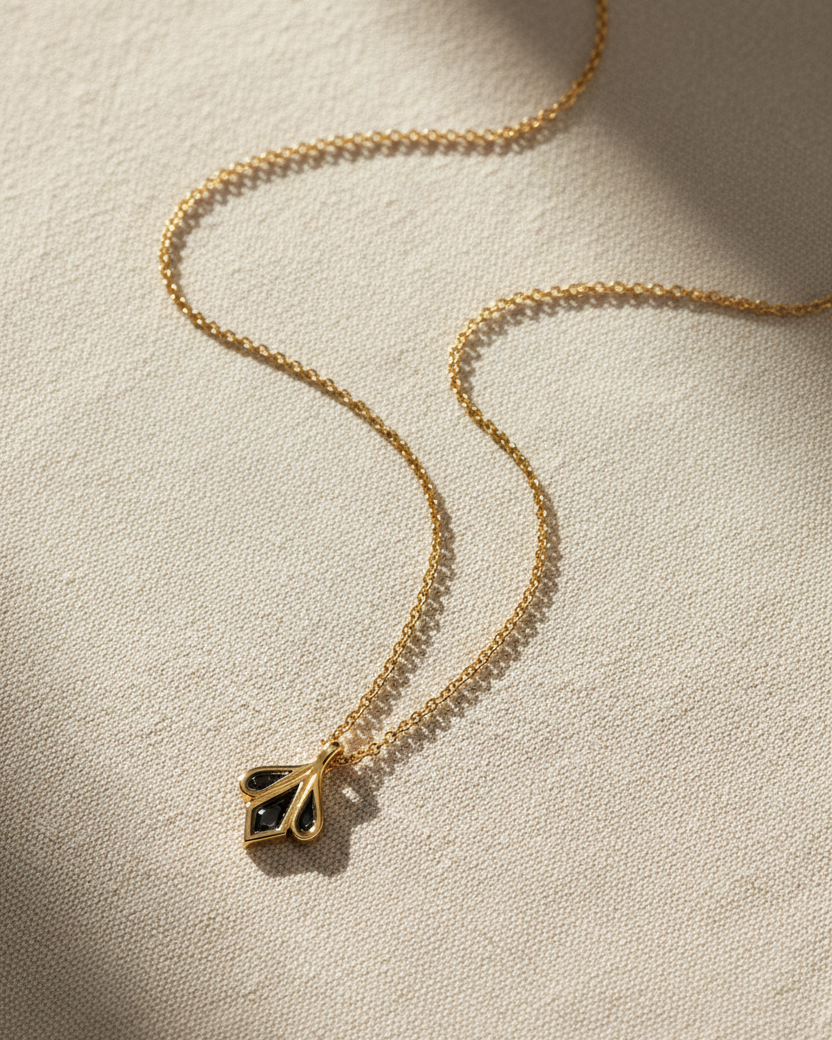 Roza Necklace black diamonds