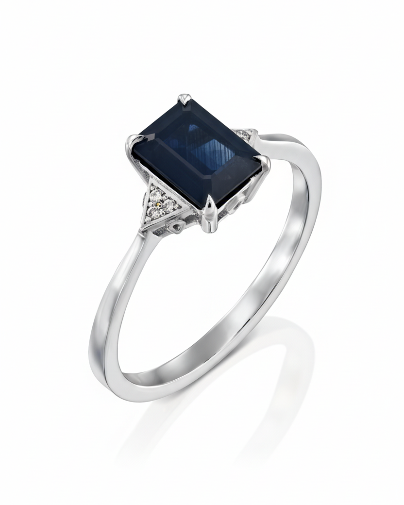 Meghan Ring With Sapphire and diamonds