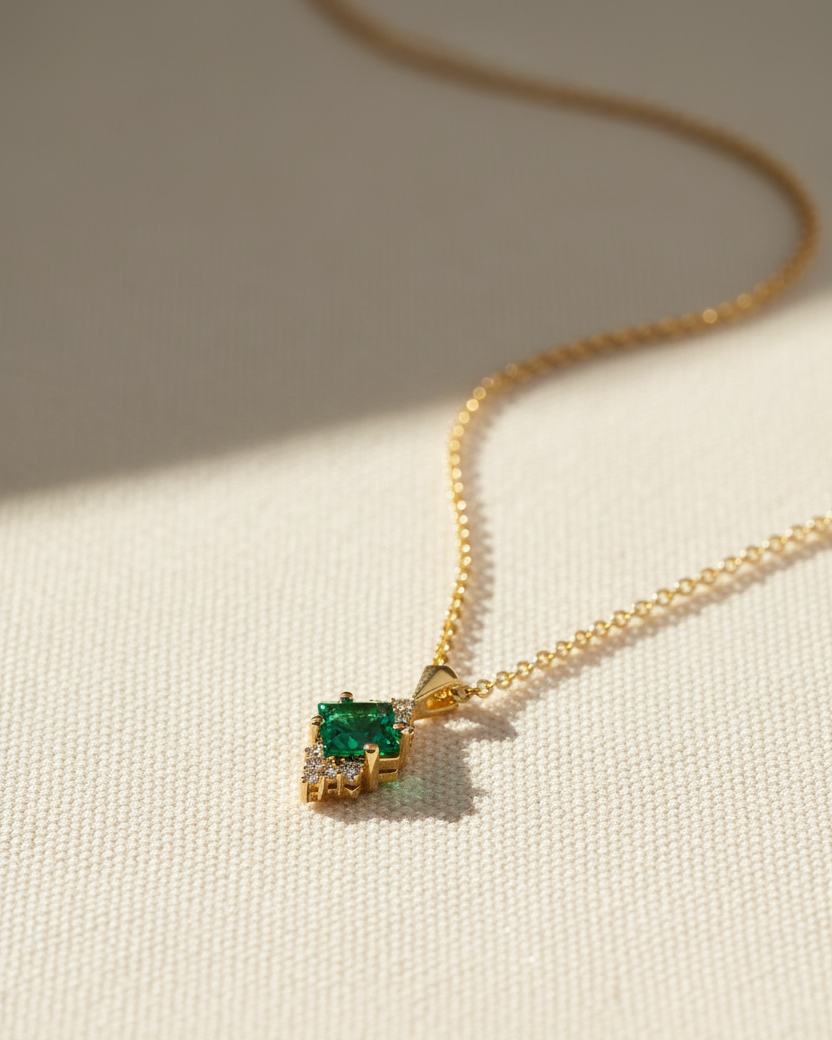 Juliette Necklace With Diamonds and Emerald