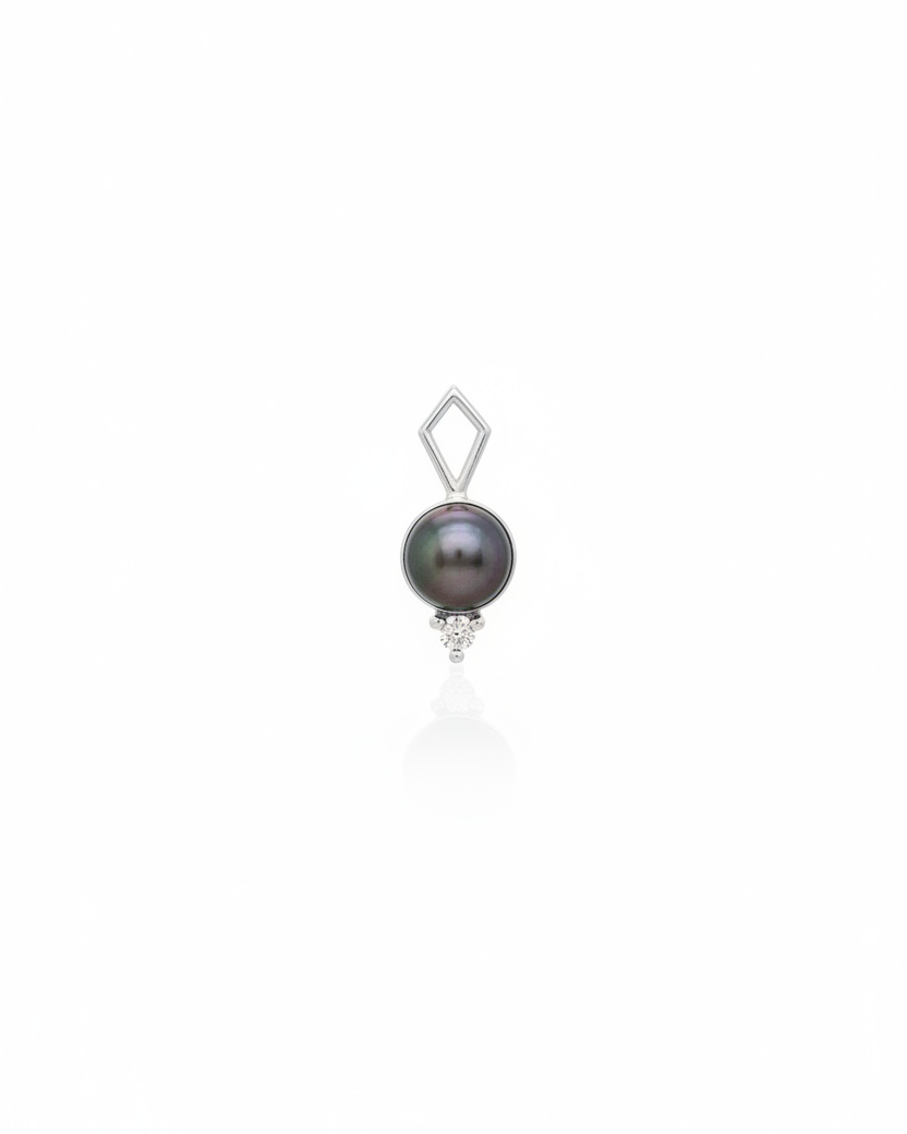 Scarlett charm black pearl and diamond