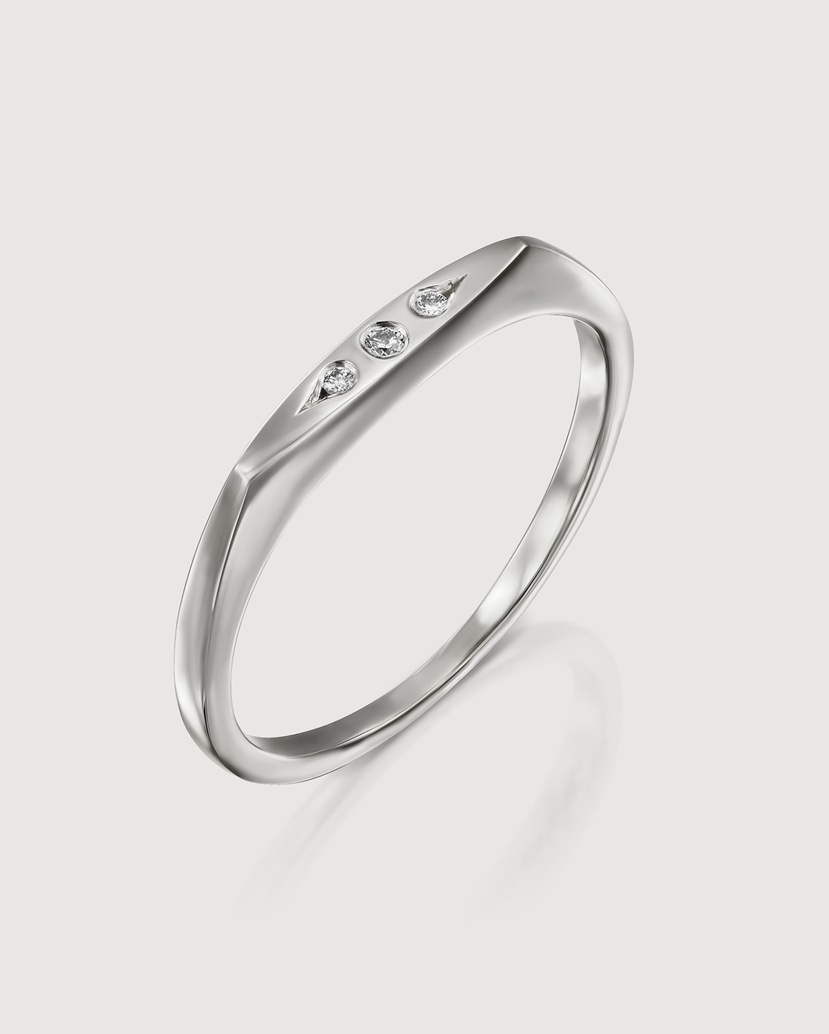 Jackie Gold Ring Three Diamonds