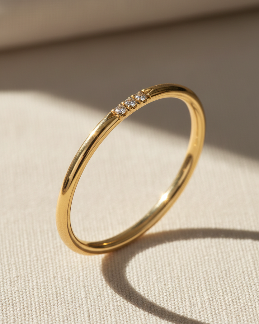 Kelly Ring With 3 White Diamonds