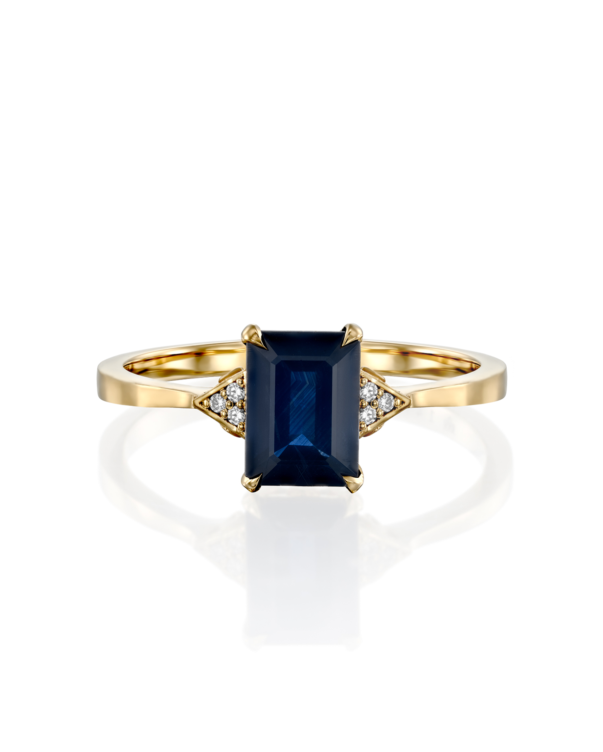 Meghan Ring With Sapphire and diamonds