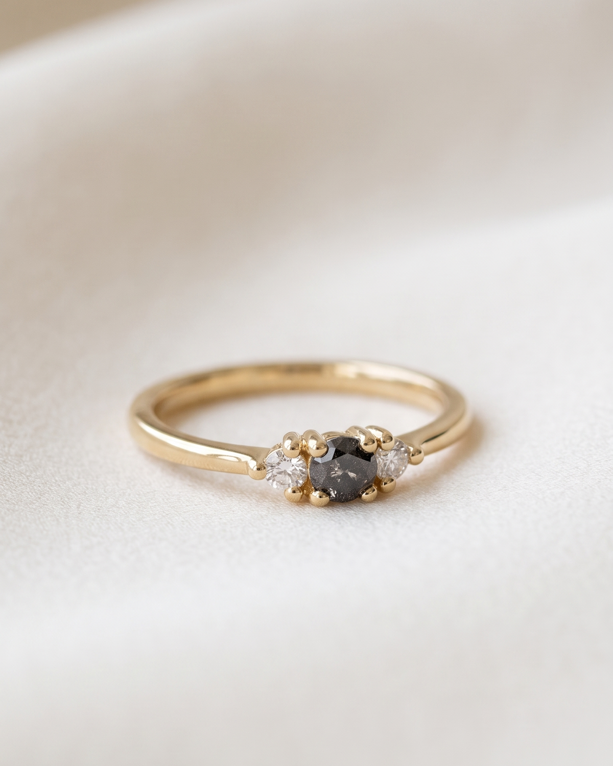 Audrey Ring White & Grey 3 mm Diamond