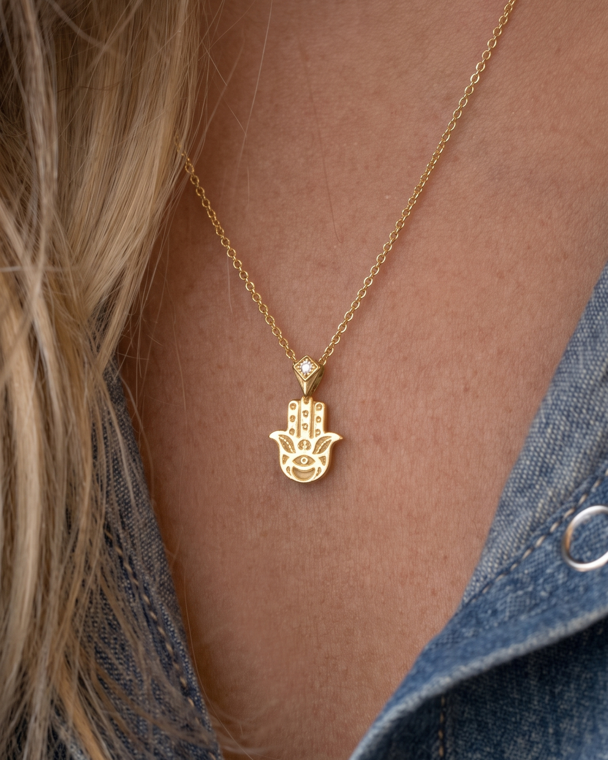 Hamsa Gold Engraved Necklace Diamond