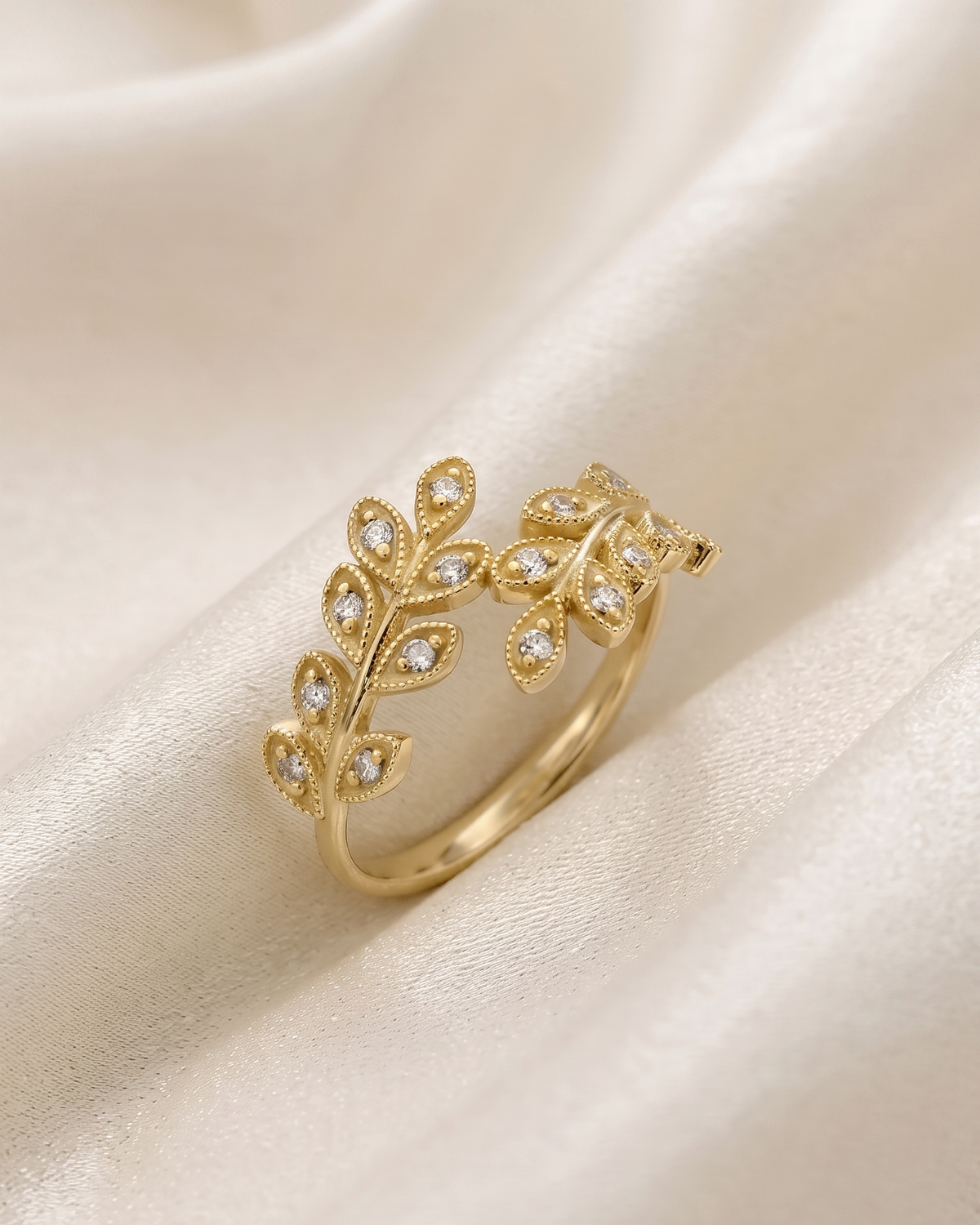 Closed Leaf Ring Diamonds