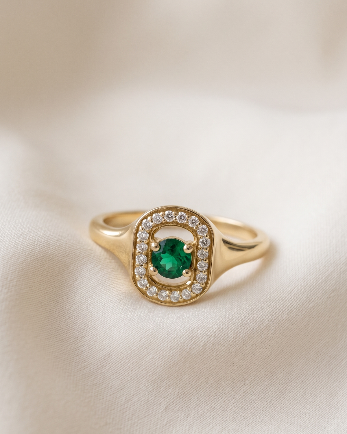 Ring 05 - Emerald & White Diamonds