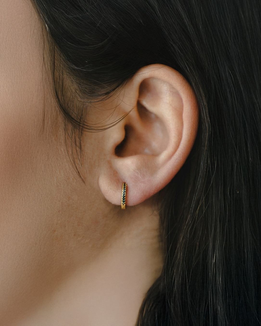 Khloé Small Hoop Gold Earring with Black Diamonds