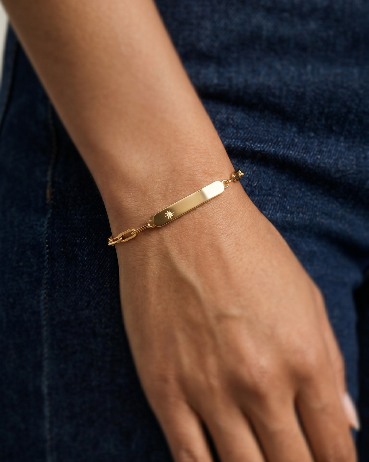 Florence Bracelet With Star setting and Staple chain