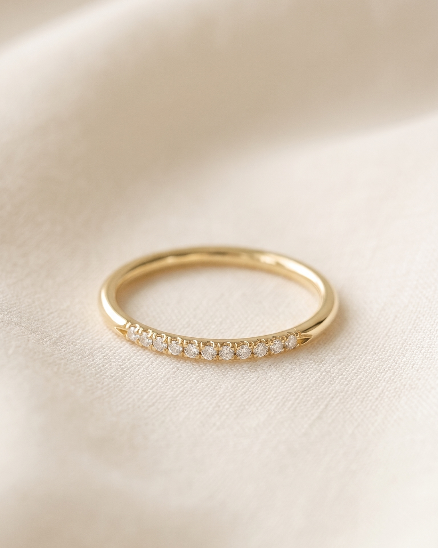 Kelly Ring Yellow With 11 White Diamonds