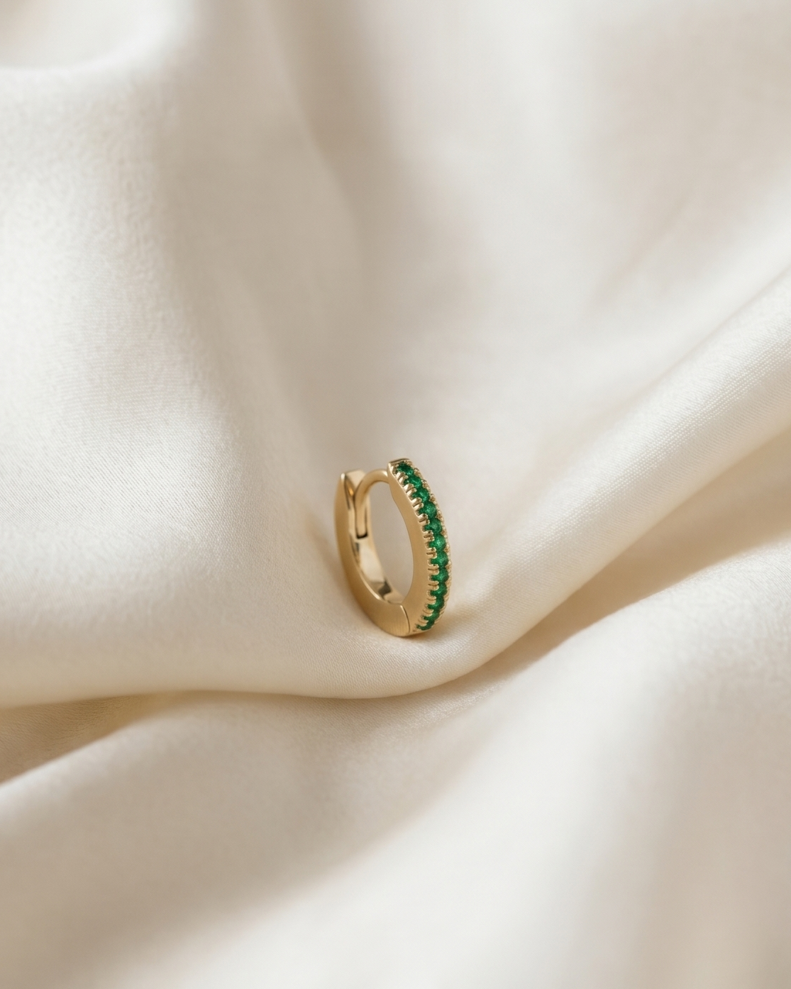 Khloé Medium Hoop Gold Earring with Emerlad