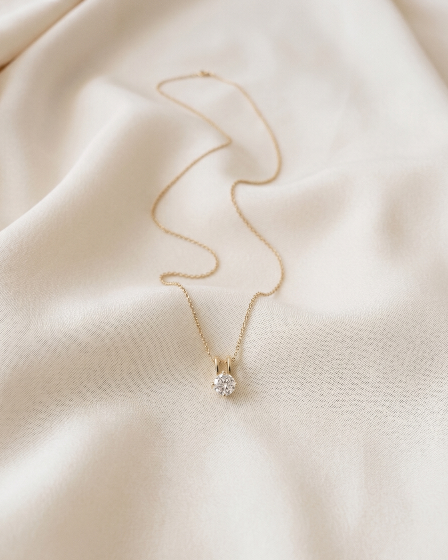 Necklace 18 - White Diamond