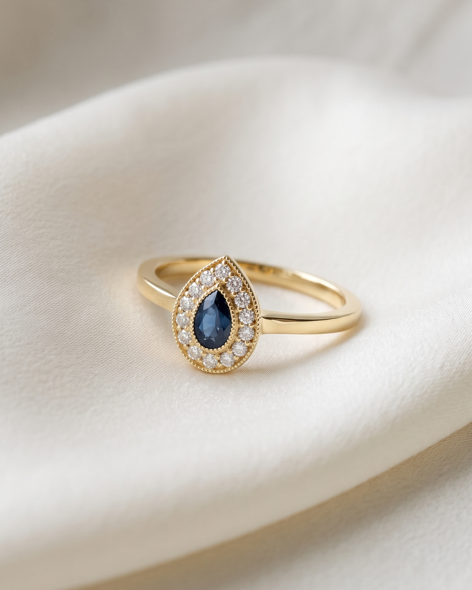 Luna Gold Ring Sapphire & Diamonds