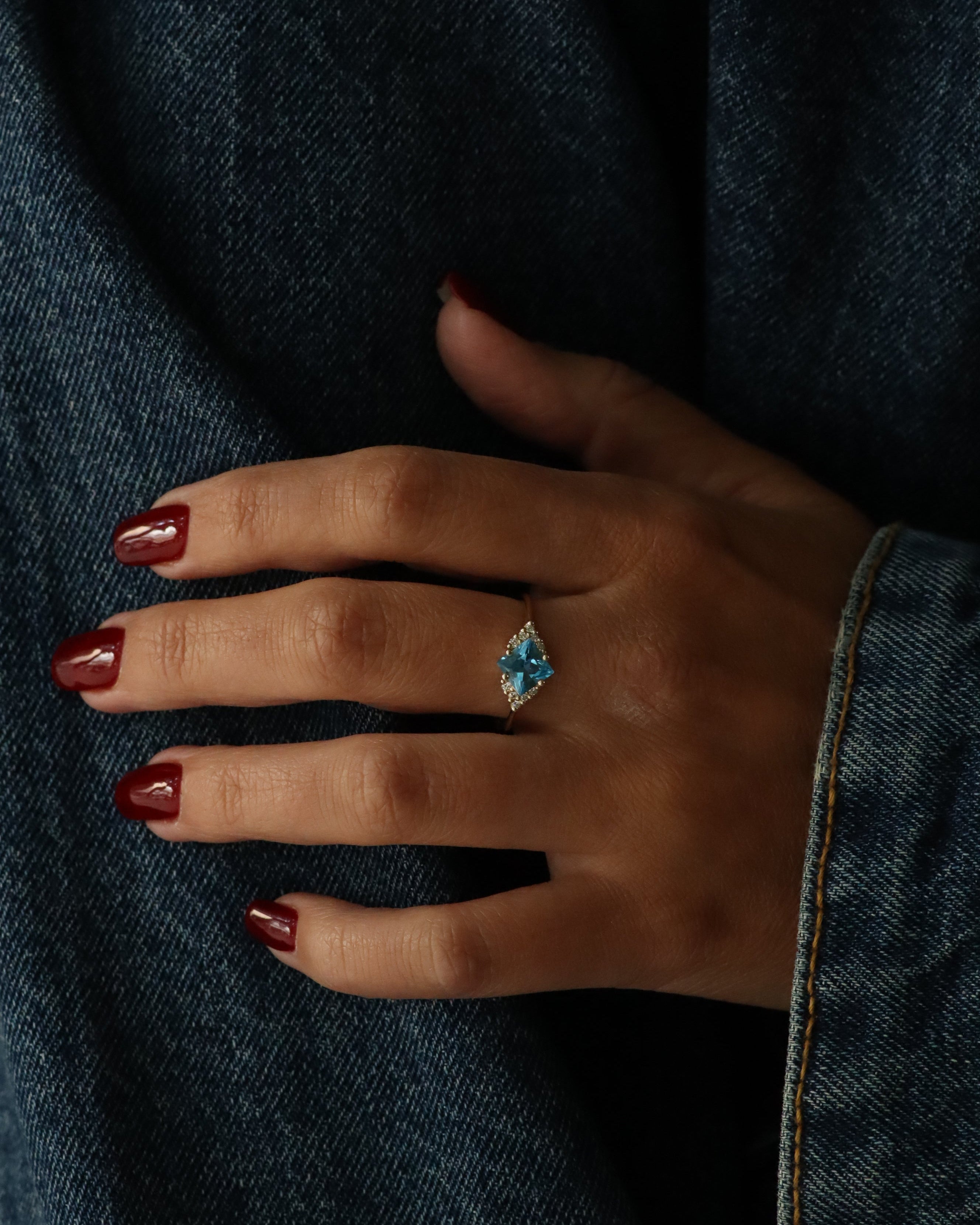 Juliette Ring With Diamonds and Blue Topaz - Swiss