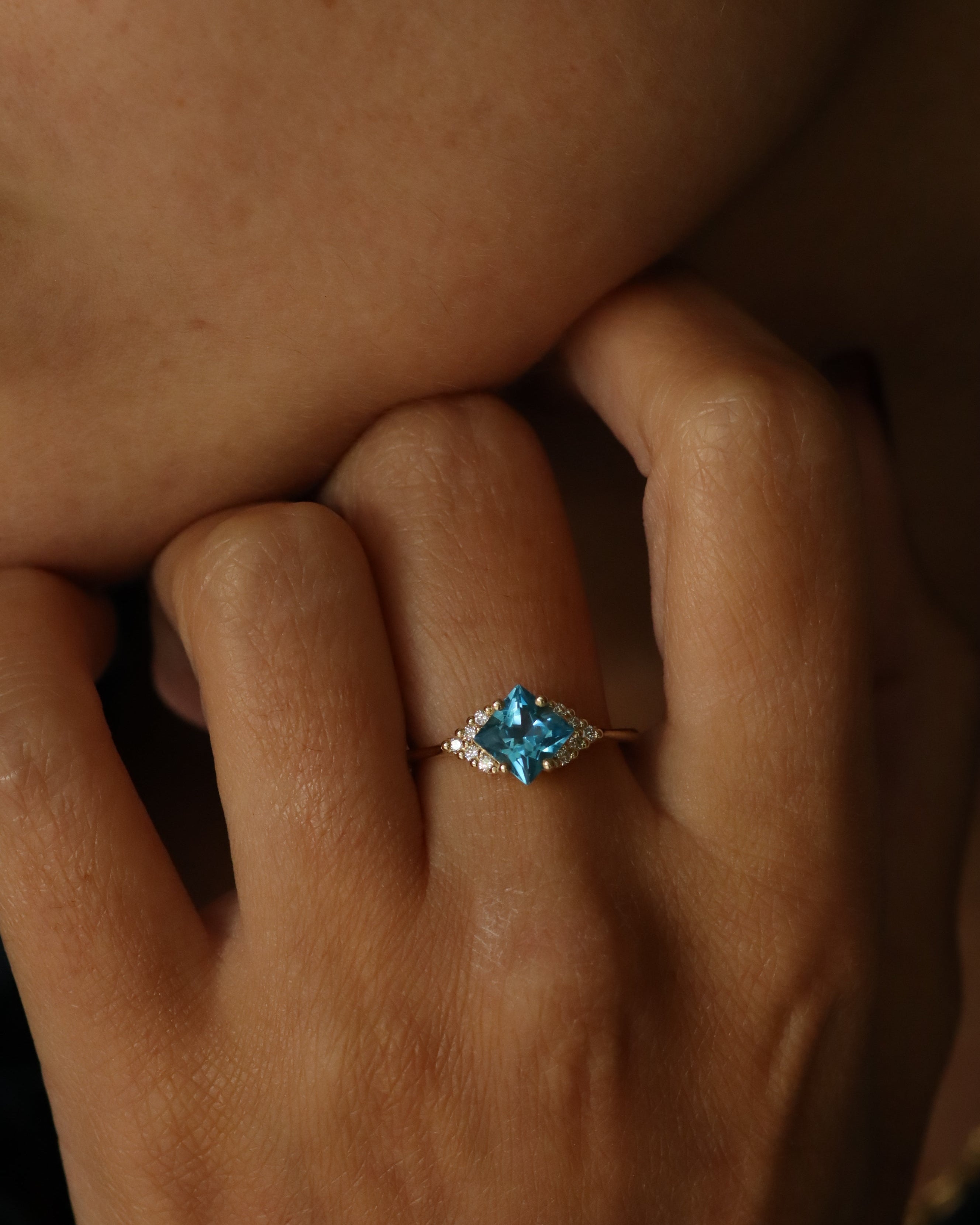 Juliette Ring With Diamonds and Blue Topaz - Swiss