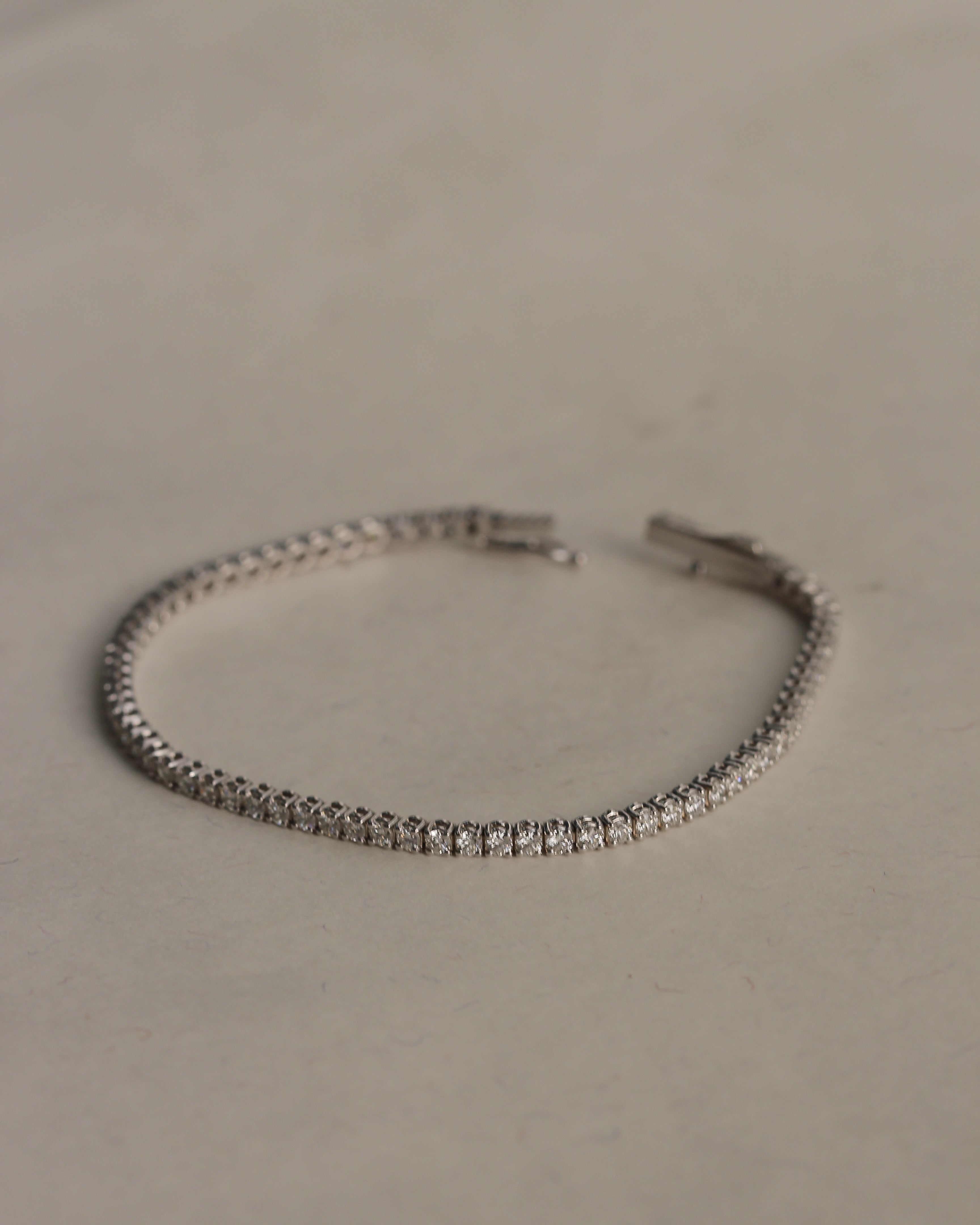 Tennis bracelet white diamonds