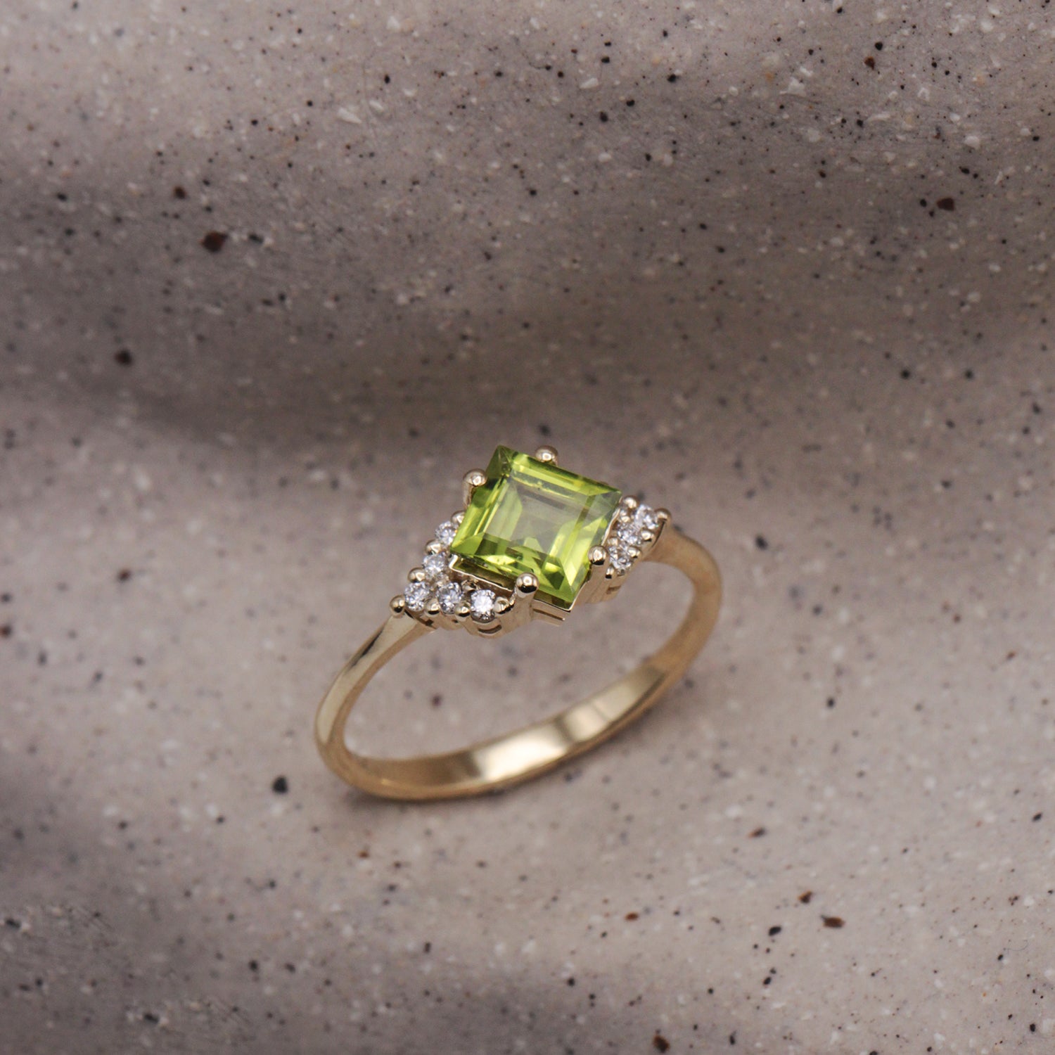 Juliette Ring With Diamonds and peridot