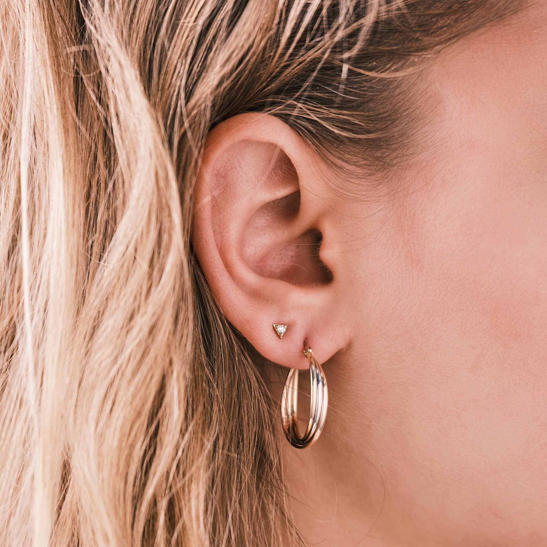 Ruth piercing earring with white diamond