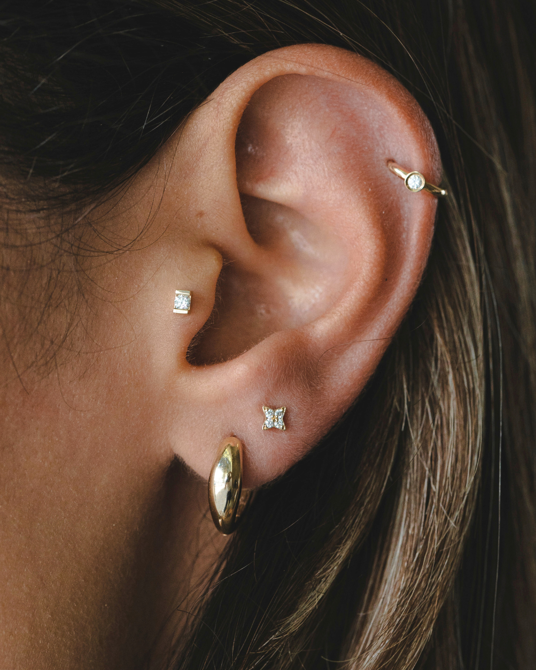 Princess piercing earring with white diamond