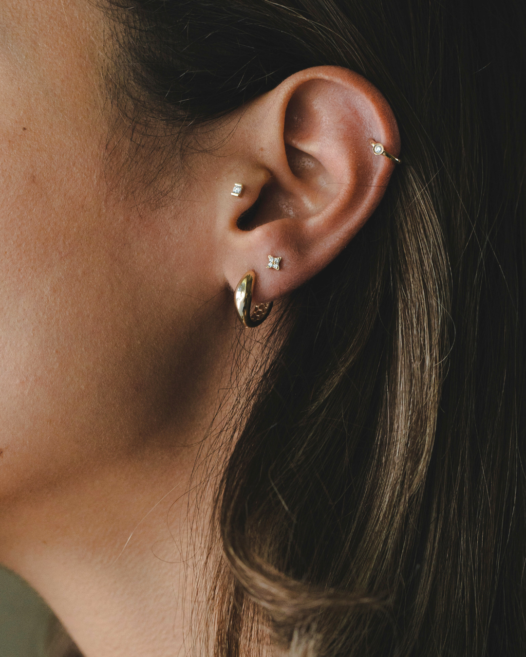 Princess piercing earring with white diamond