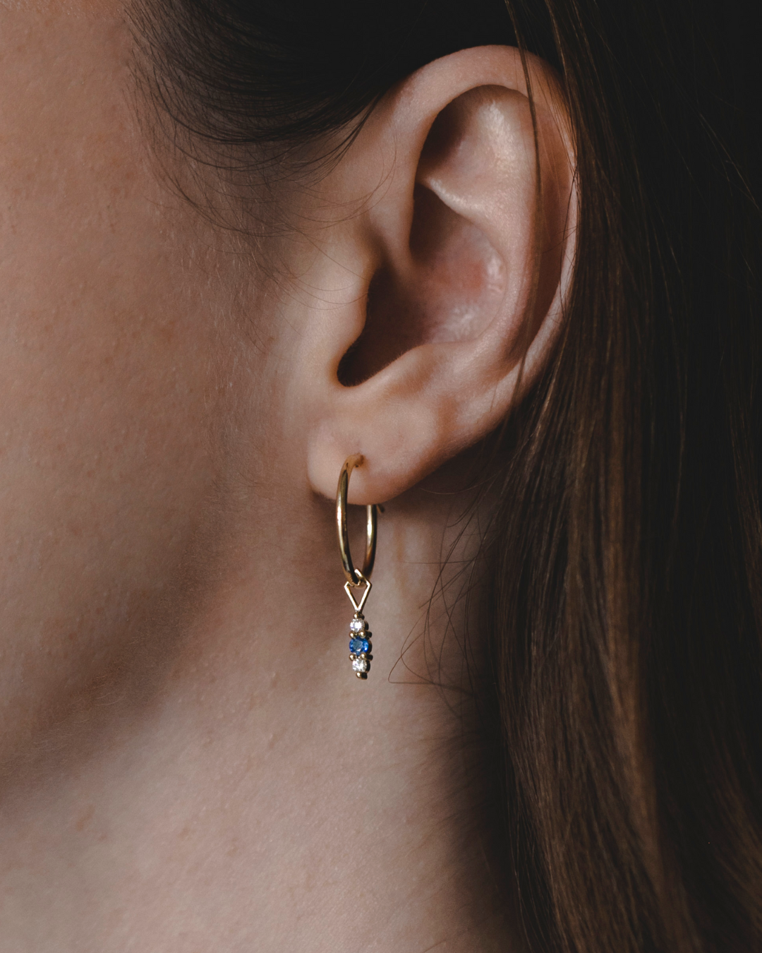 Audrey charm Sapphire and white diamonds