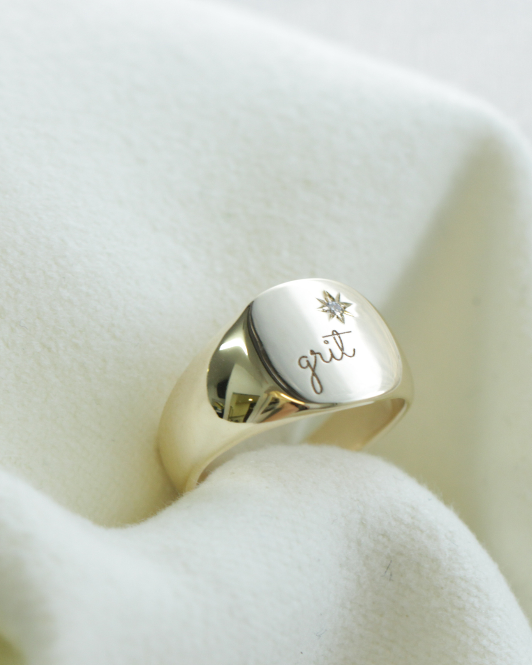 Maria Gold Ring White Diamond & Engraving