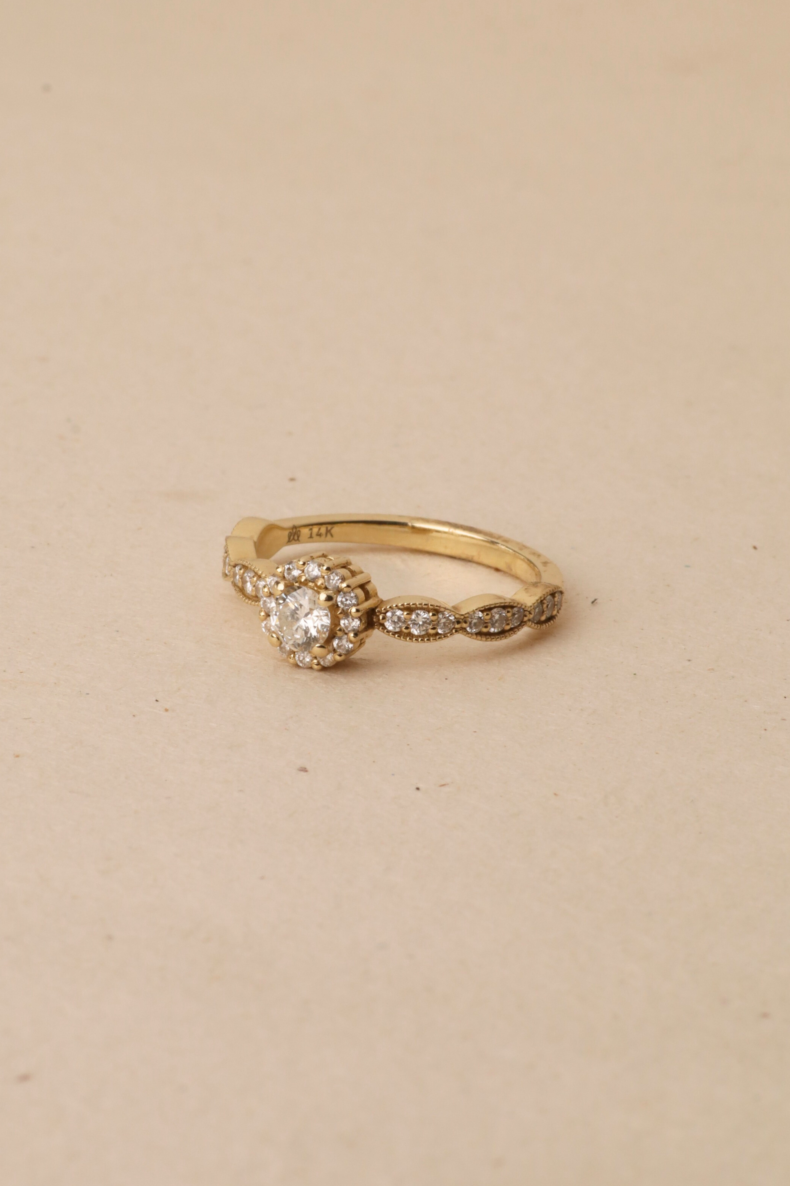 Elizabeth Gold Ring White Diamonds