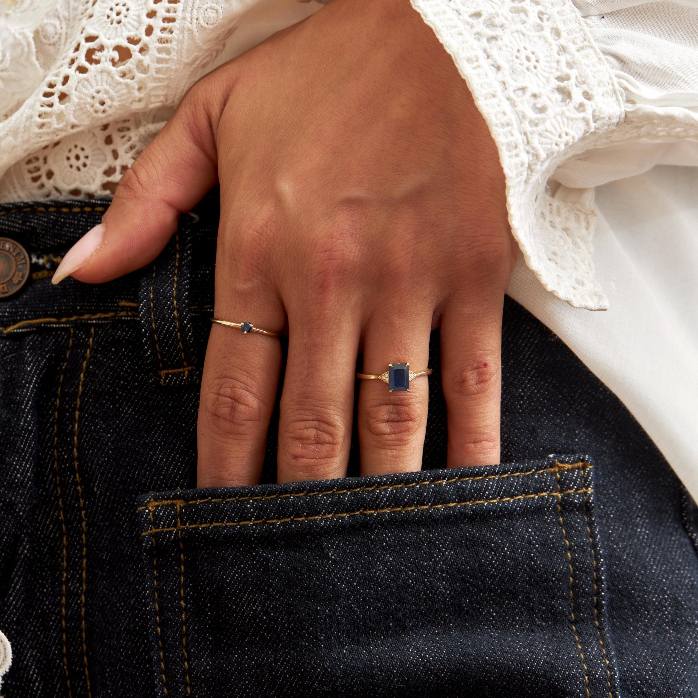 Meghan Ring With Sapphire and diamonds