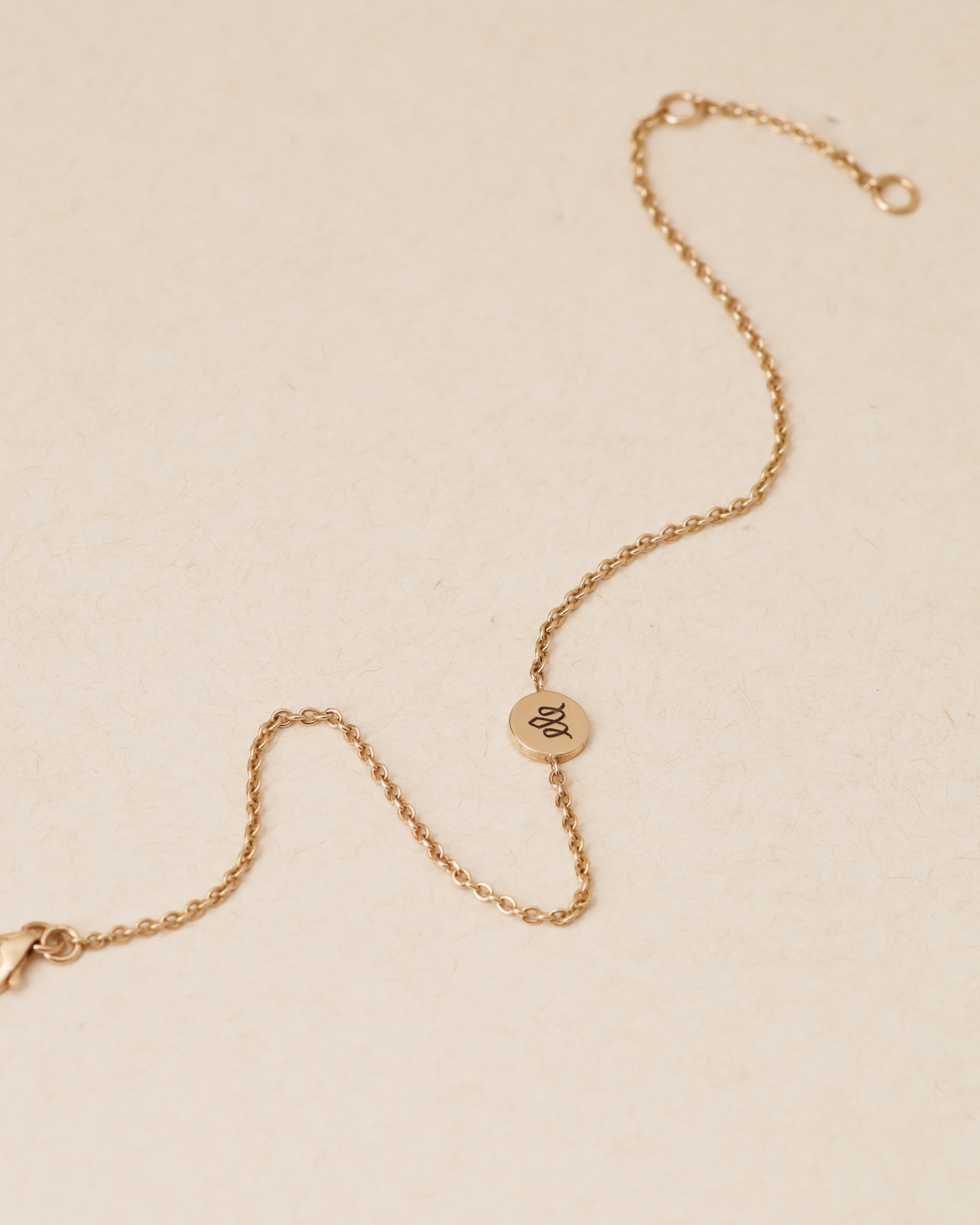 Round Crown element gold chain bracelet