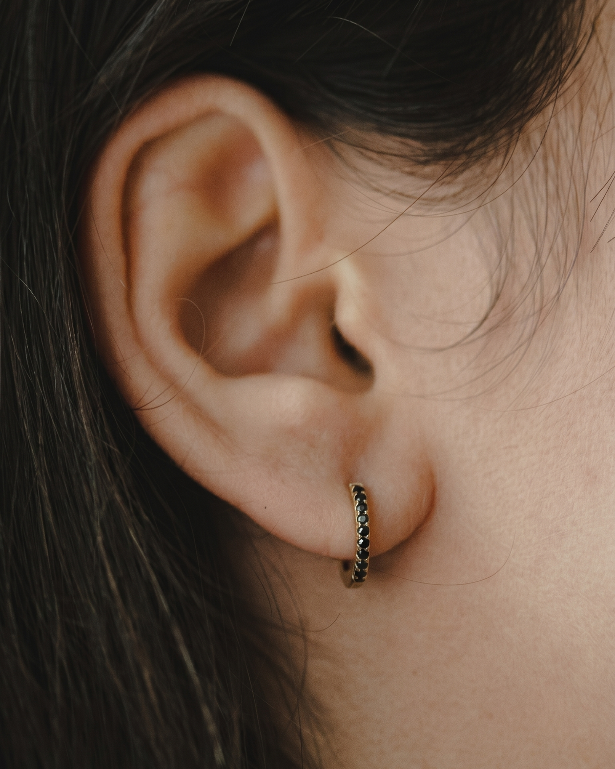 Khloé Medium Hoop Gold Earring with Black Diamonds