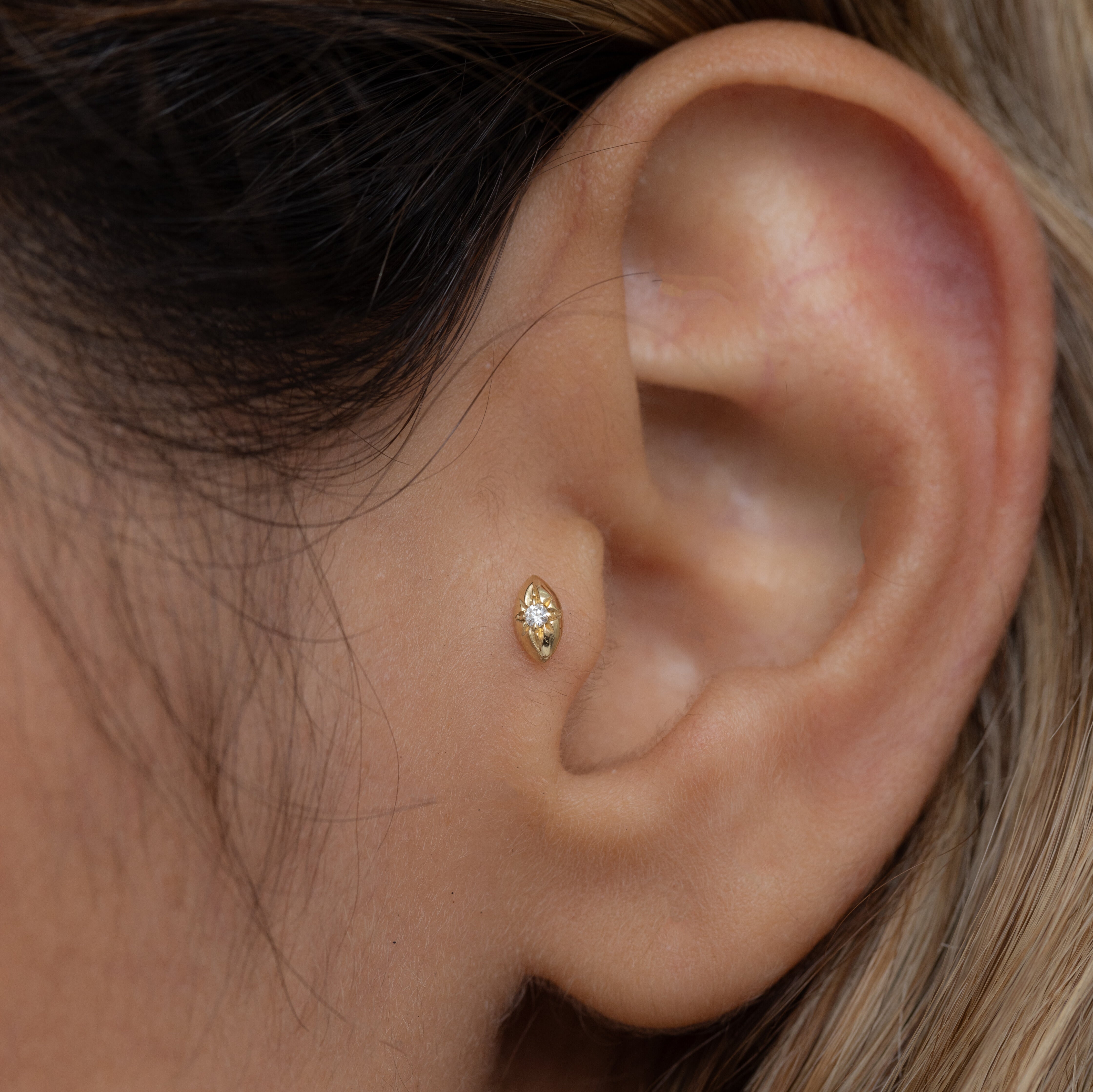 Agatha Piercing Earring With white Diamond