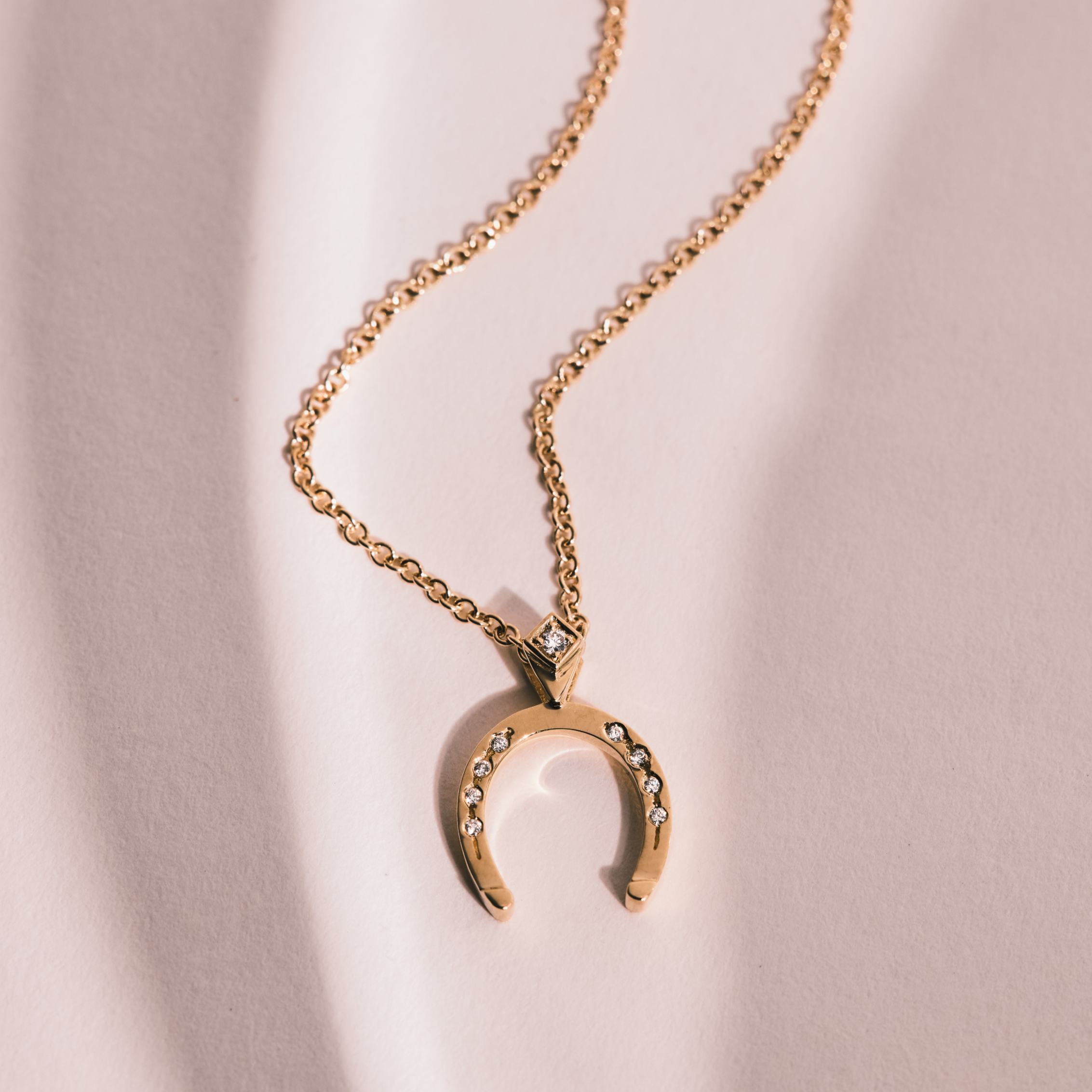 Horseshoe Gold Necklace White Diamond