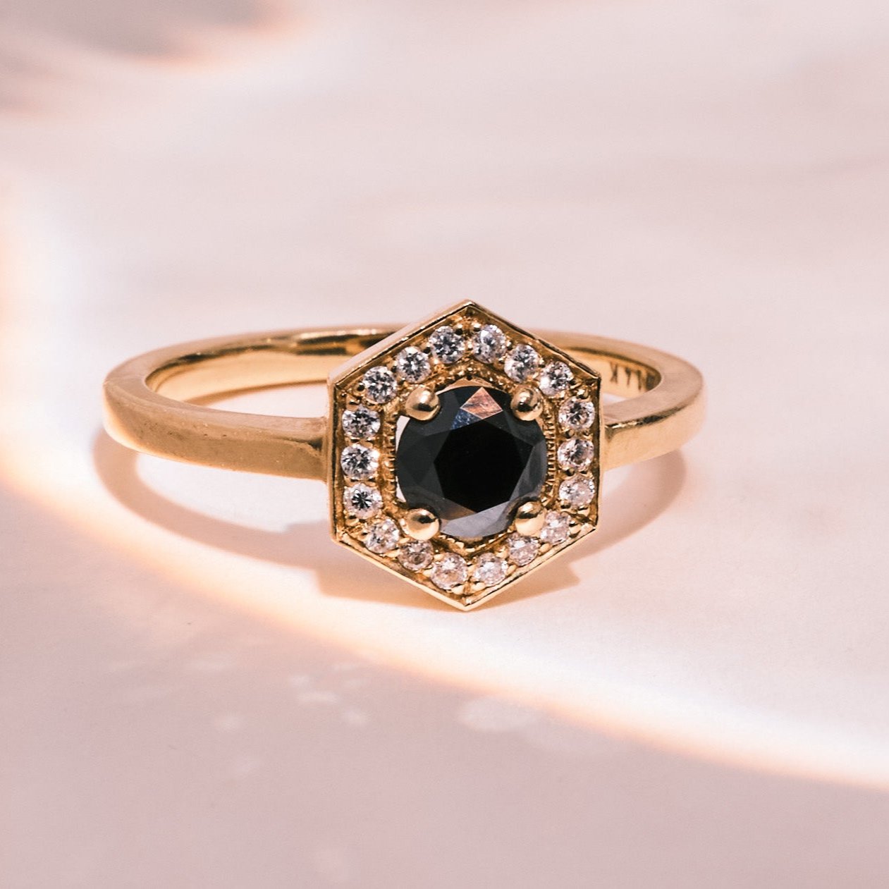 Amy Gold Ring Black 5mm Diamond