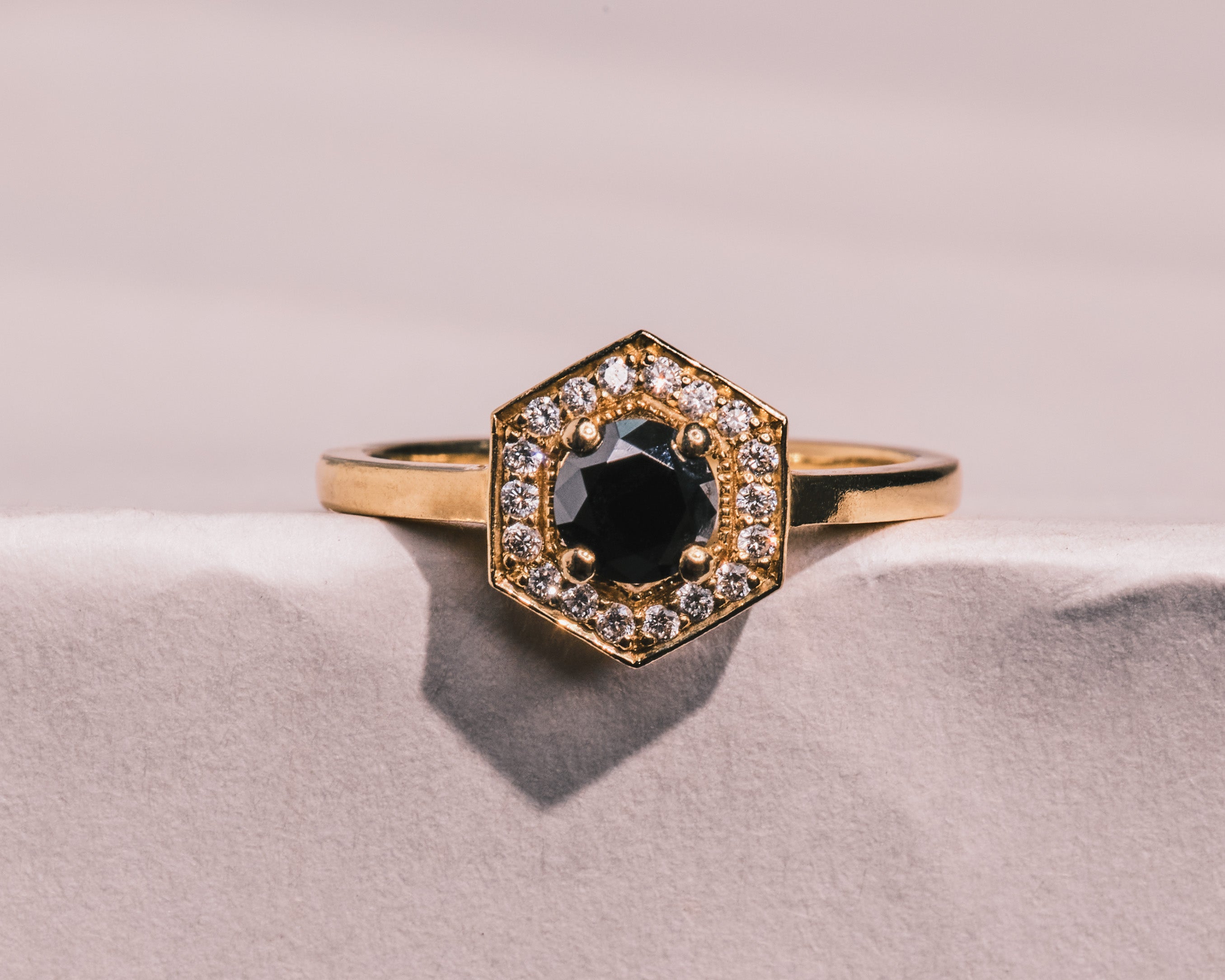 Amy Gold Ring Black 5mm Diamond