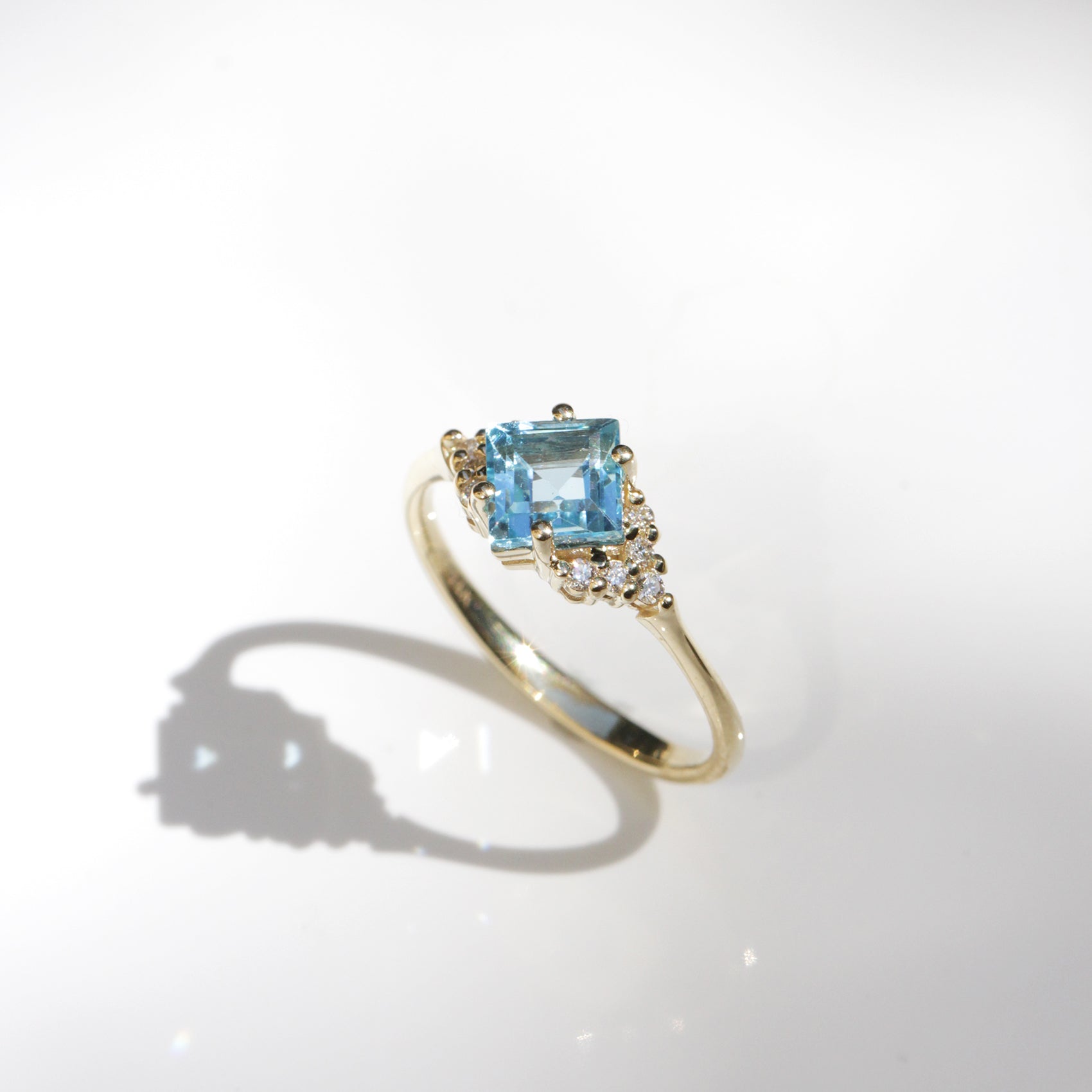 Juliette Ring With Diamonds and Blue Topaz - Swiss