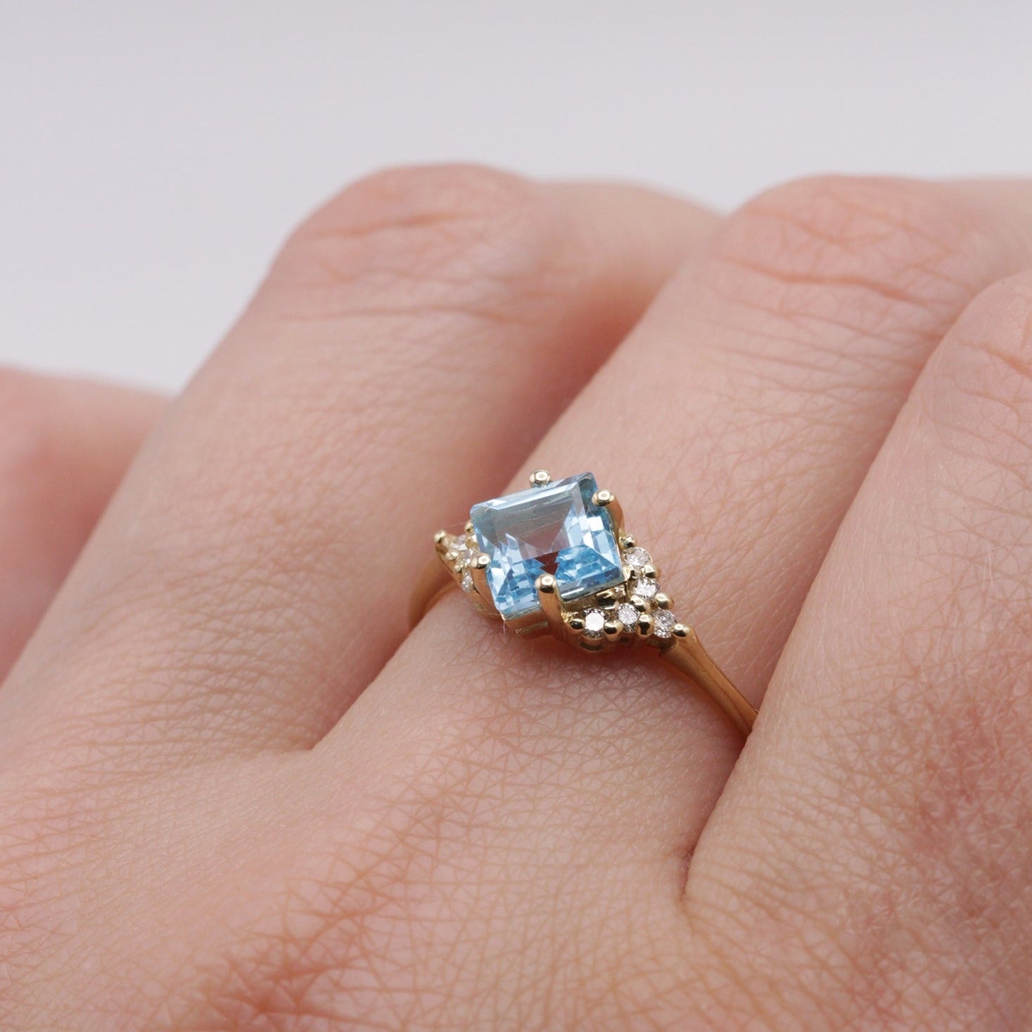 Juliette Ring With Diamonds and Blue Topaz - Swiss