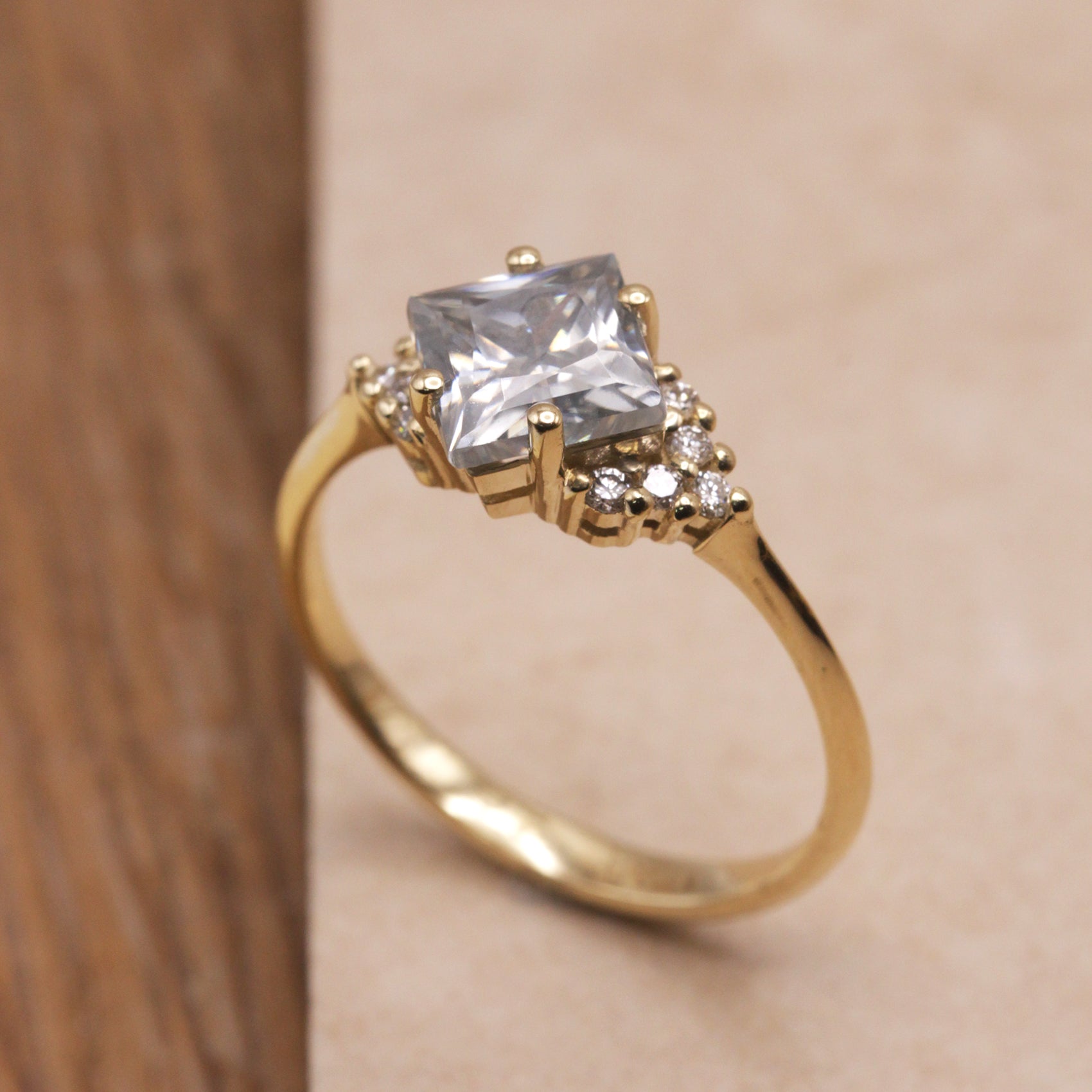 Juliette Ring With Diamonds and Moissanite
