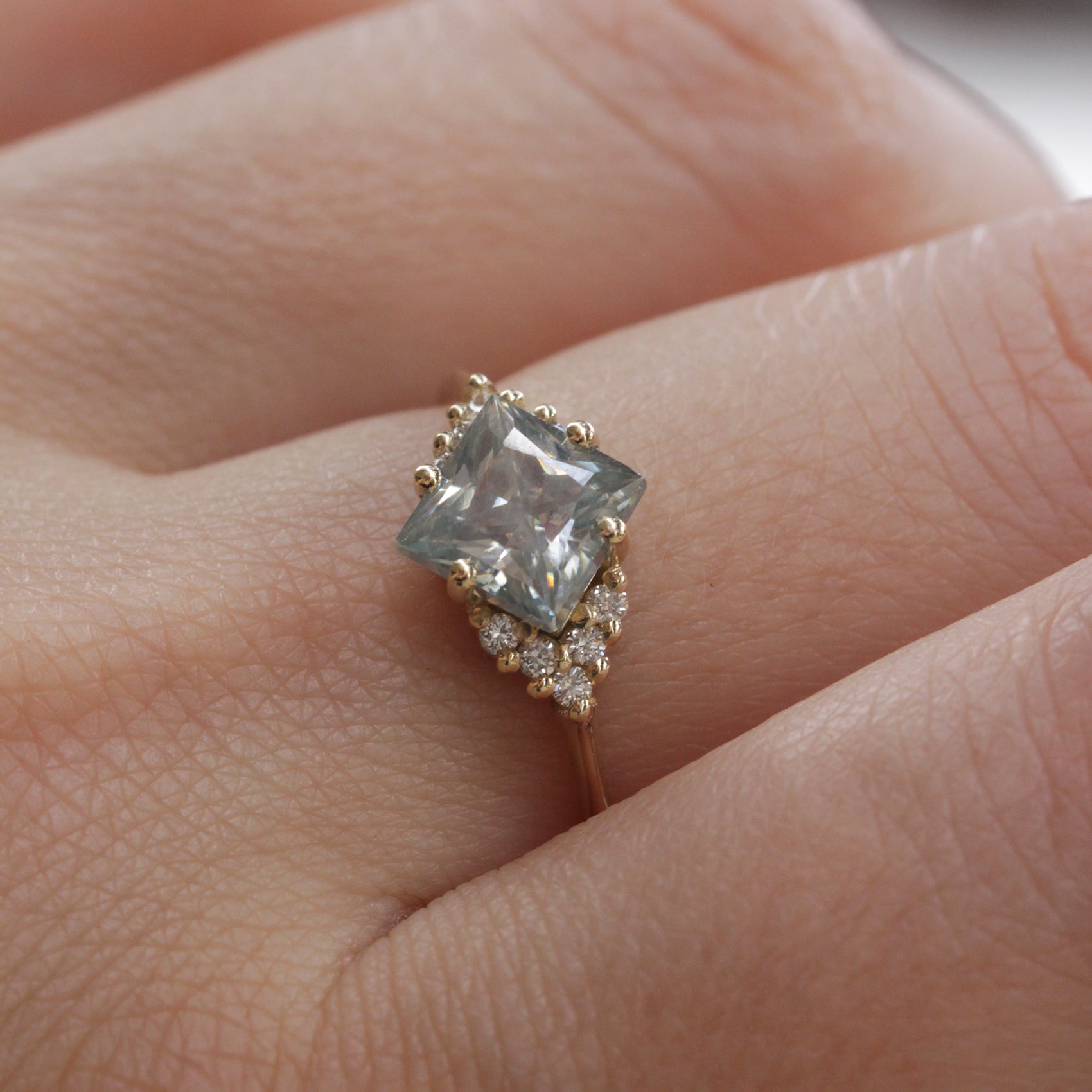 Juliette Ring With Diamonds and Moissanite