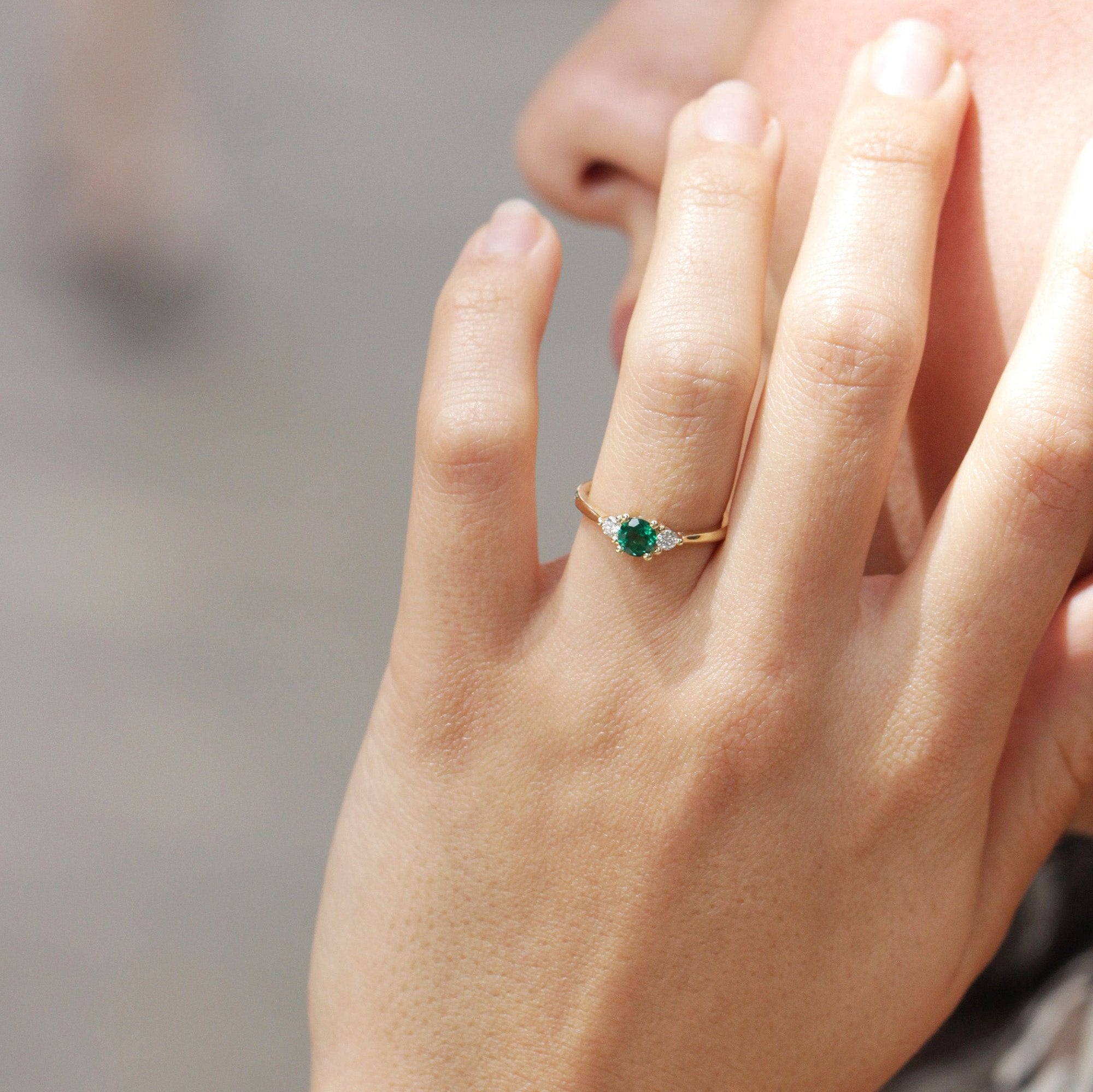 Audrey Gold Ring 4.5mm Emerald & Diamond