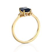 Meghan Ring With Sapphire and diamonds