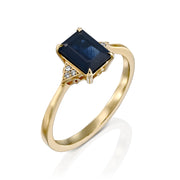 Meghan Ring With Sapphire and diamonds