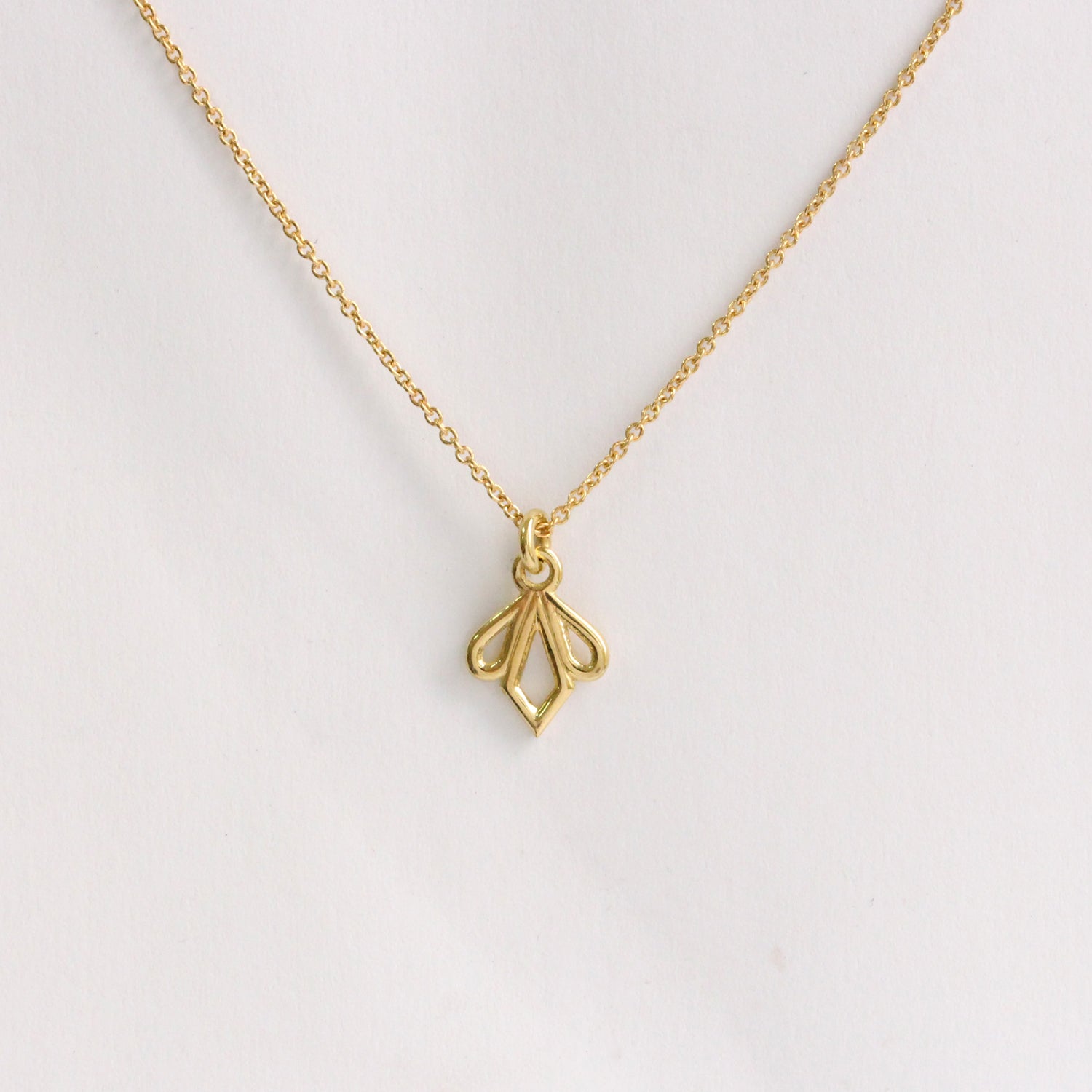 Gold necklace crown emilia